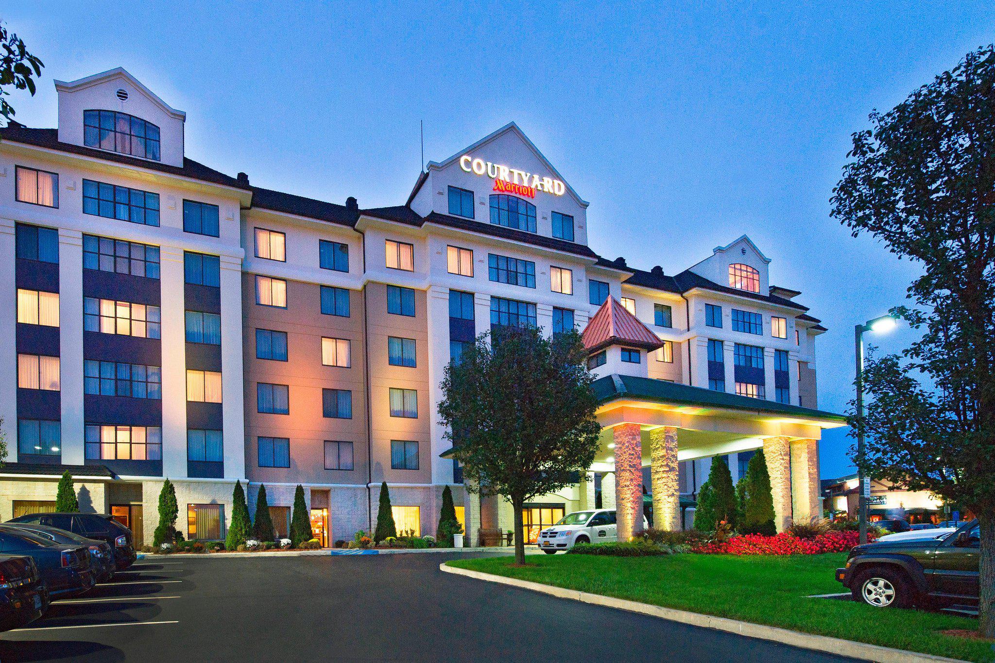 Courtyard by Marriott Long Island MacArthur Airport Photo