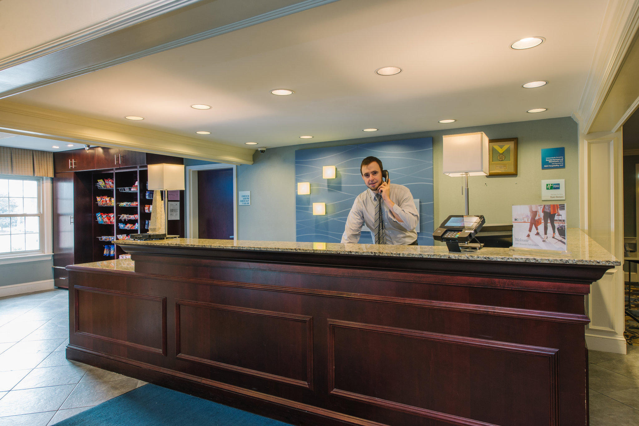 Holiday Inn Express & Suites Merrimack Photo