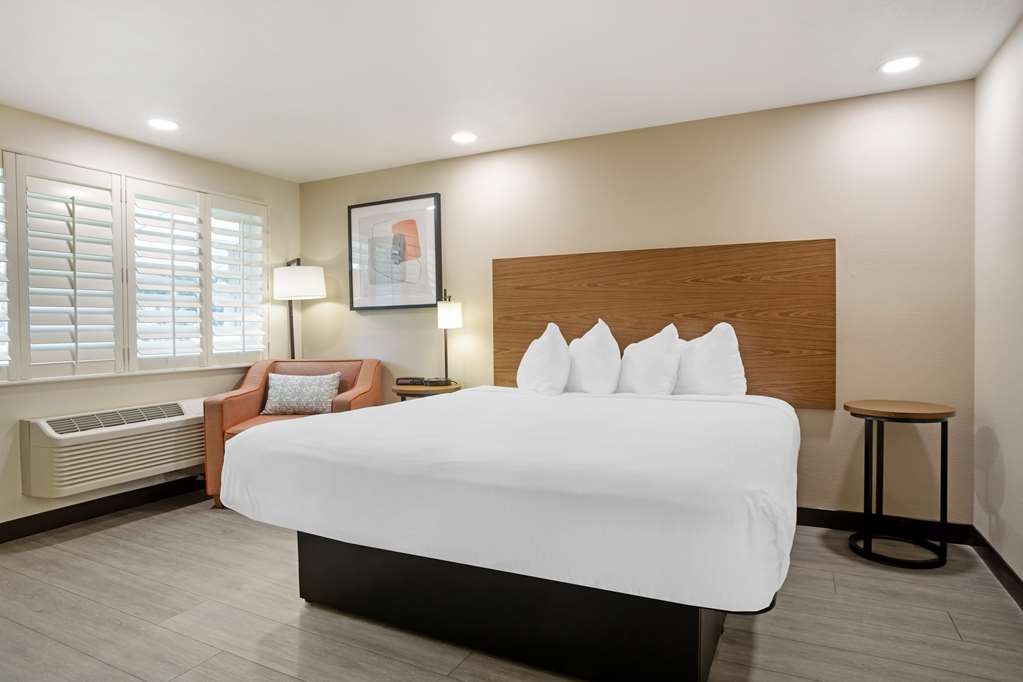 Best Western Shadow Inn Image