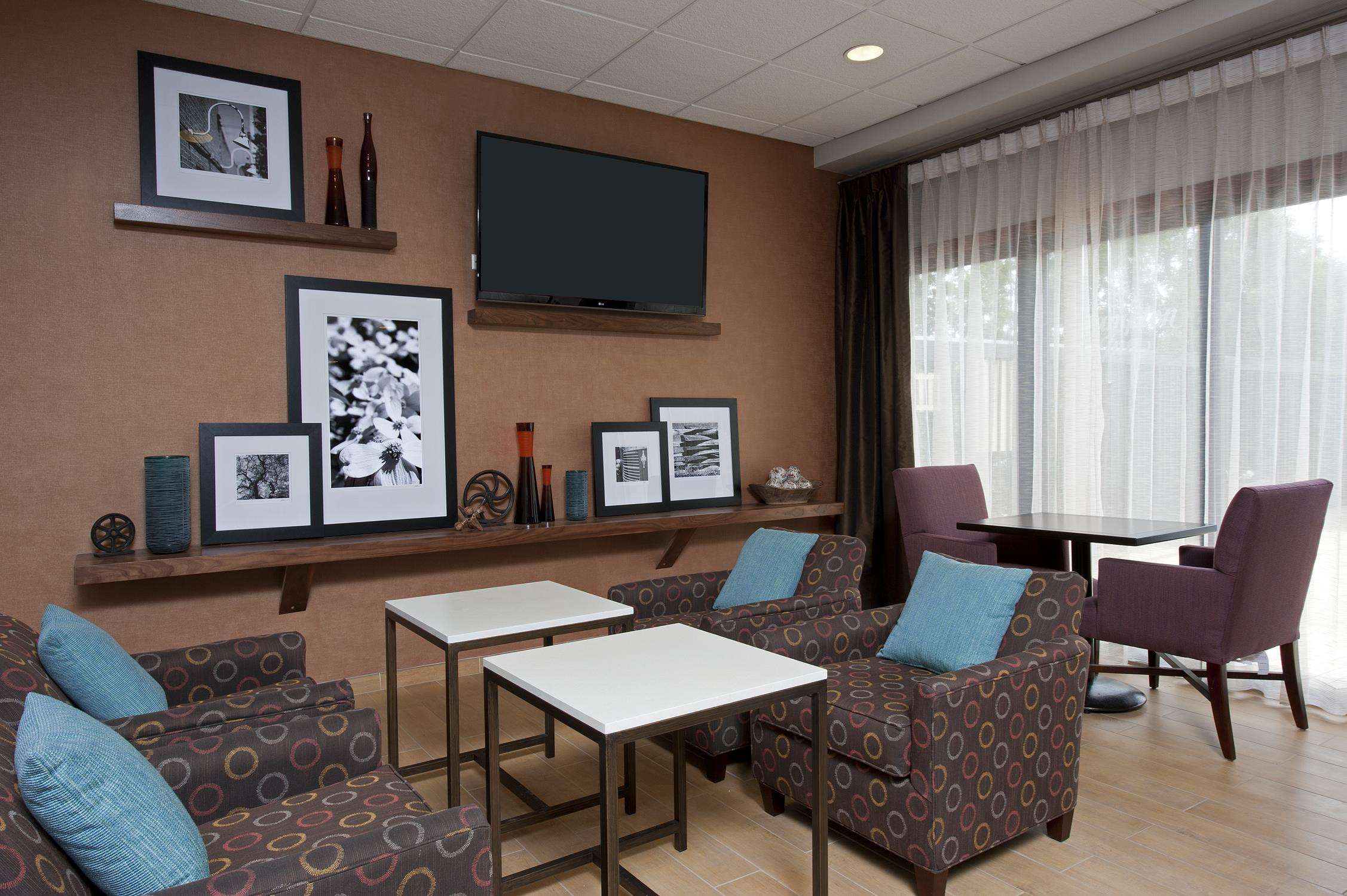 Hampton Inn Bloomington Photo