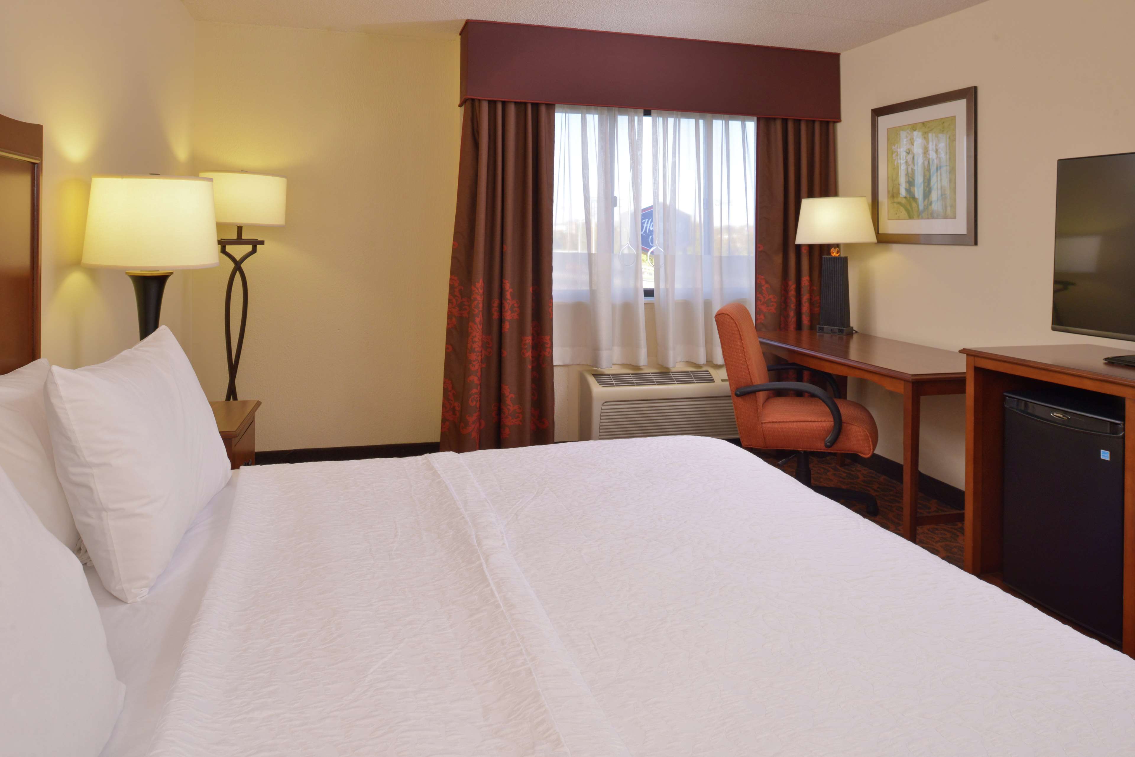 Hampton Inn Frederick Photo