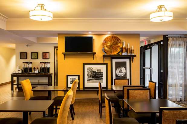 Images Hampton Inn Philadelphia-International Airport