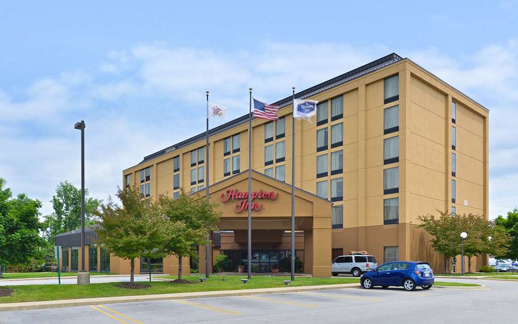 Hampton Inn Chicago-Carol Stream Logo