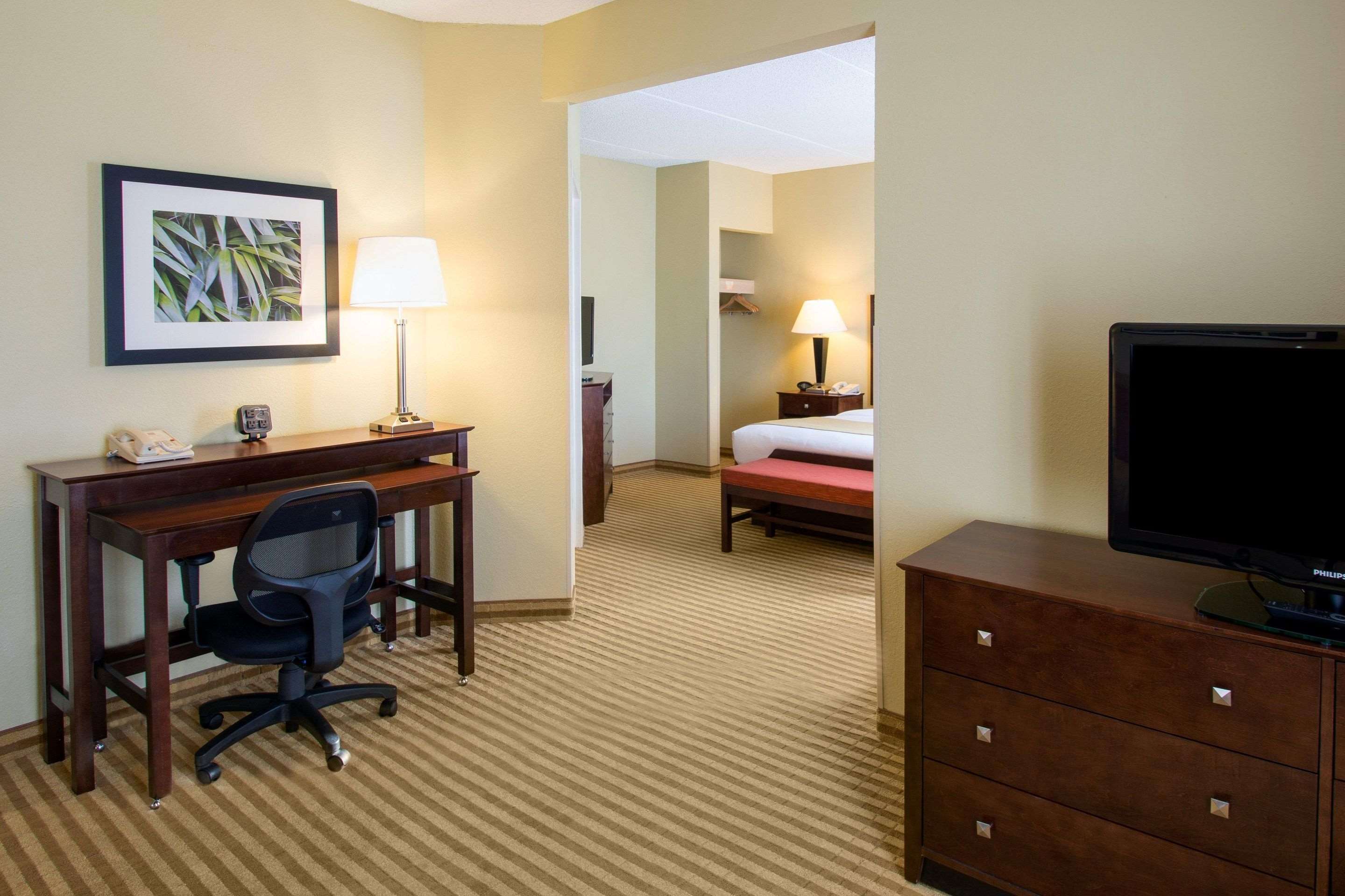 Comfort Suites Near Universal Orlando Resort Photo