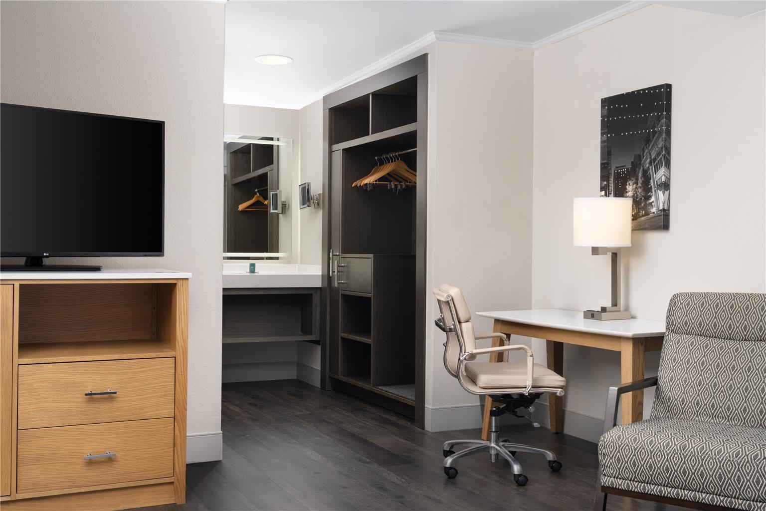 DoubleTree by Hilton Providence Airport Warwick Image