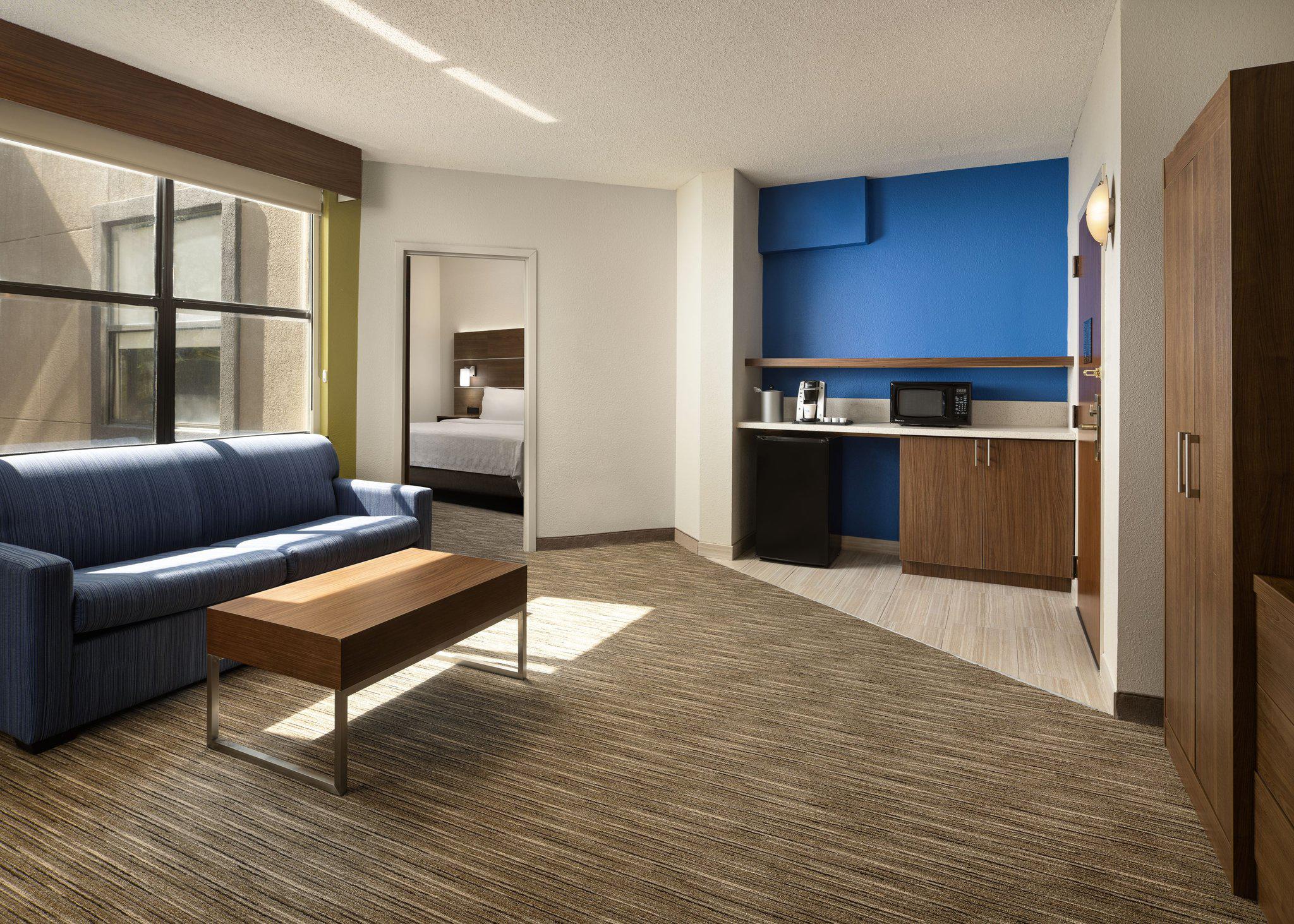 Holiday Inn Express & Suites Irving DFW Airport North Photo