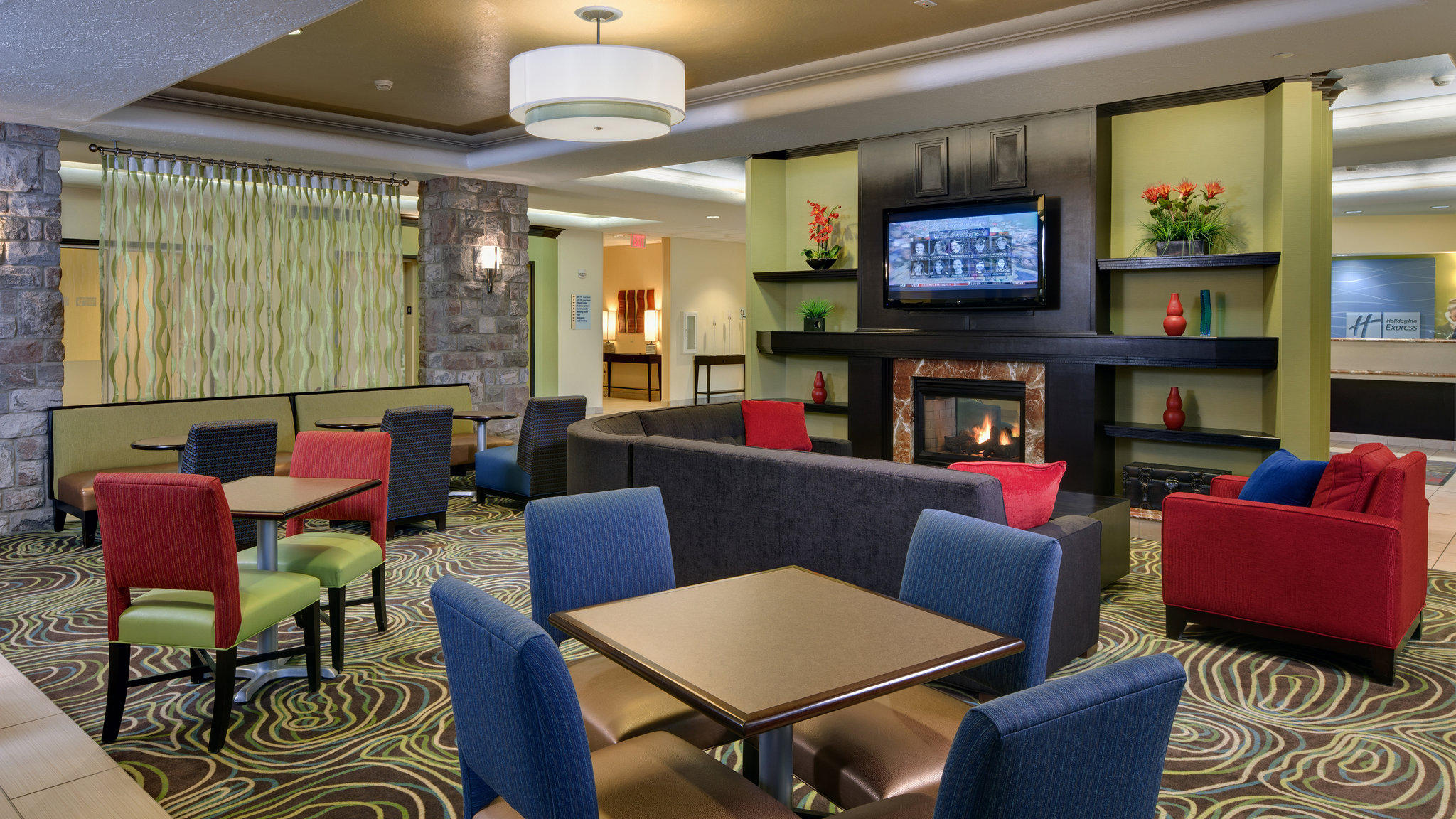 Holiday Inn Express & Suites Saginaw Photo