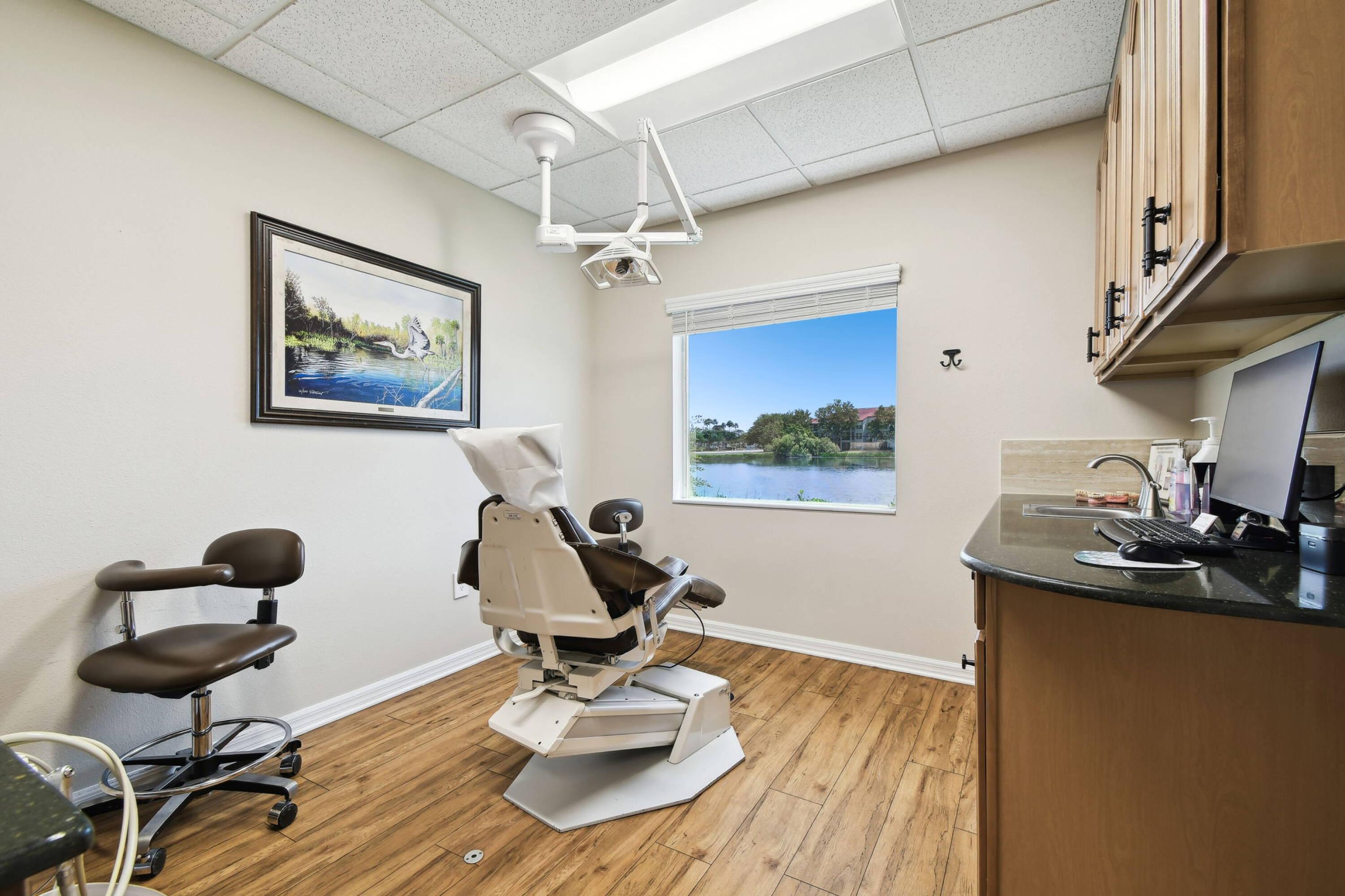 Brandon Lakes Periodontics & Dental Implants Image