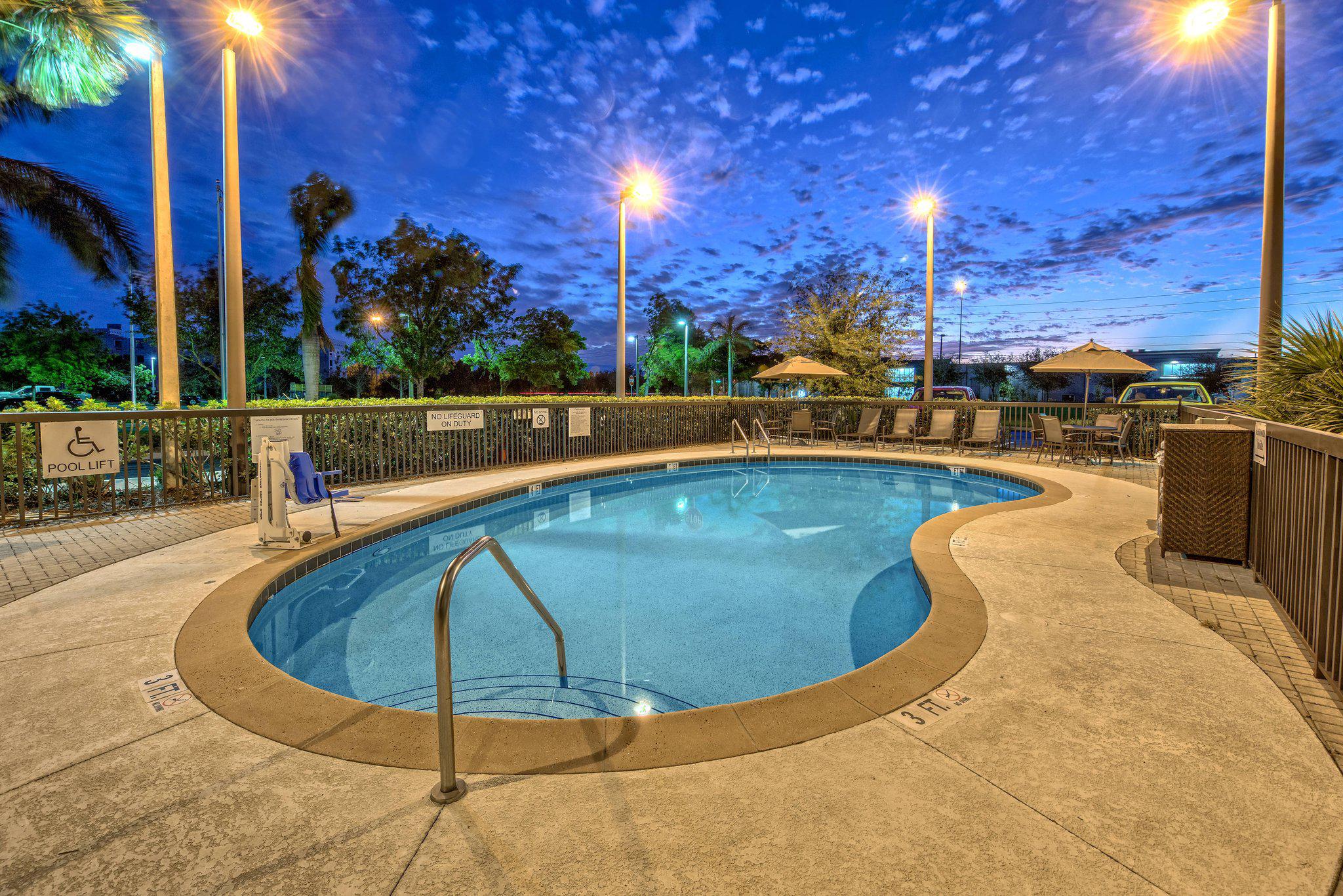 Fairfield Inn & Suites by Marriott Naples Photo