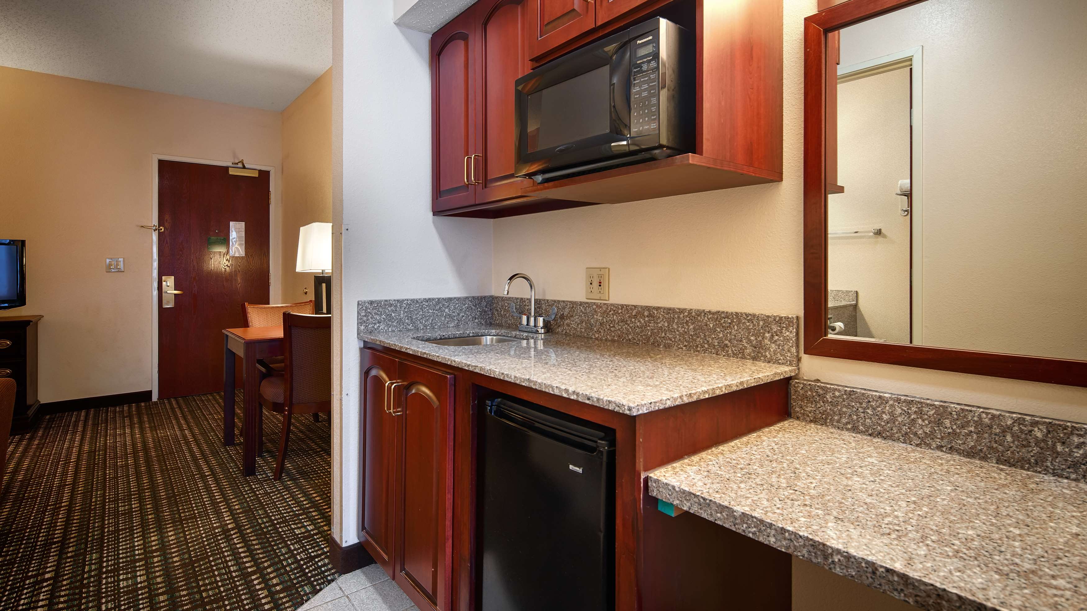 Best Western Airport Suites Photo