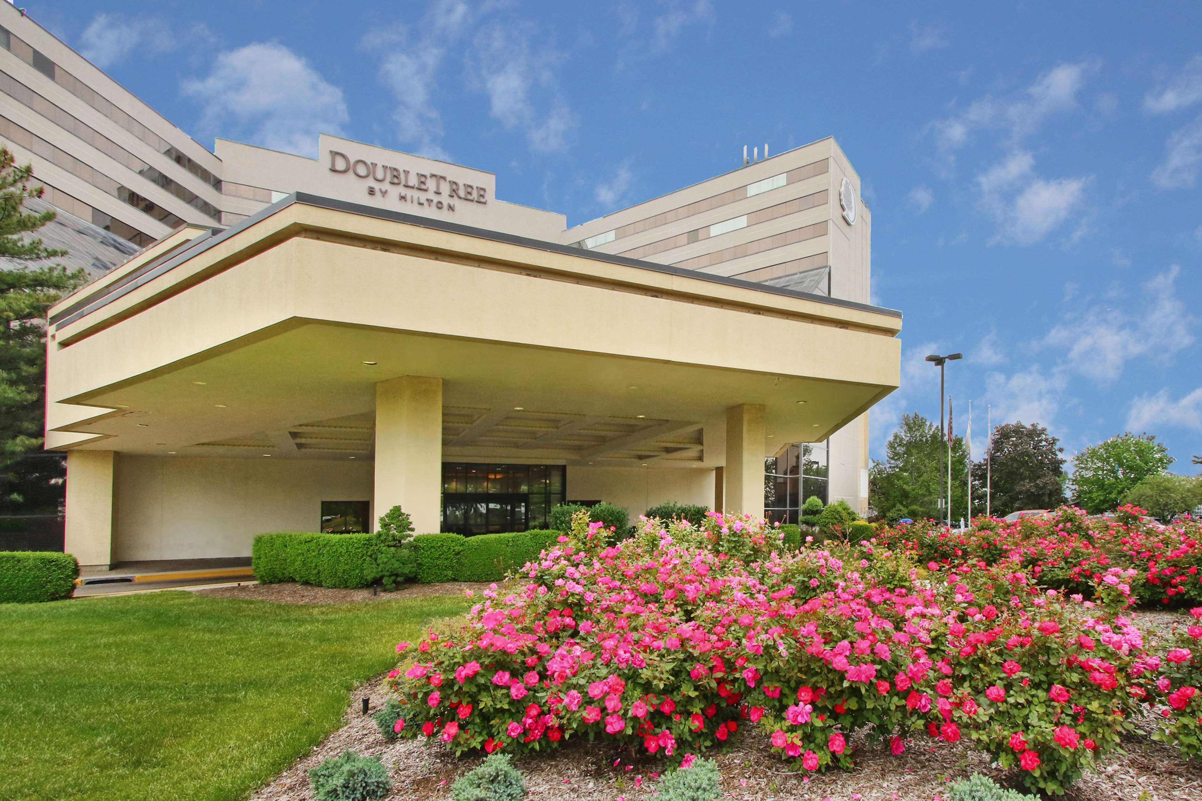 DoubleTree by Hilton Hotel Newark Airport Photo