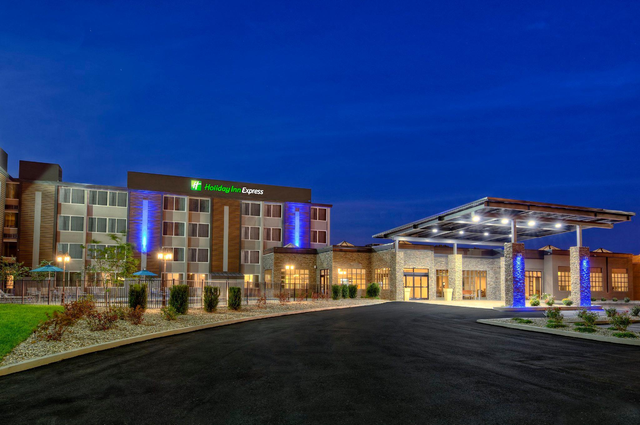 Holiday Inn Express Louisville Airport Expo Center Photo