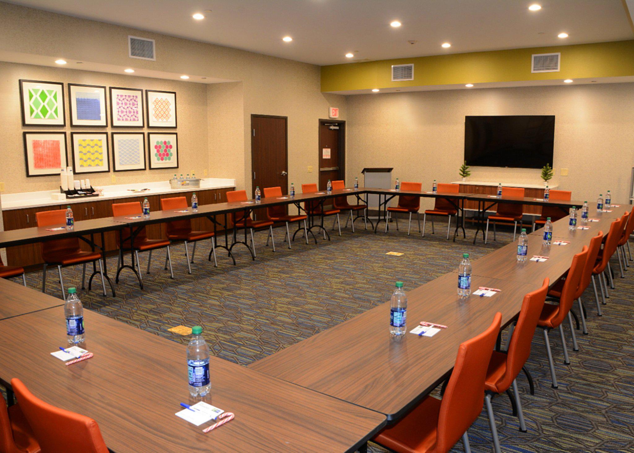 Holiday Inn Express & Suites Pittsburgh - Monroeville Photo