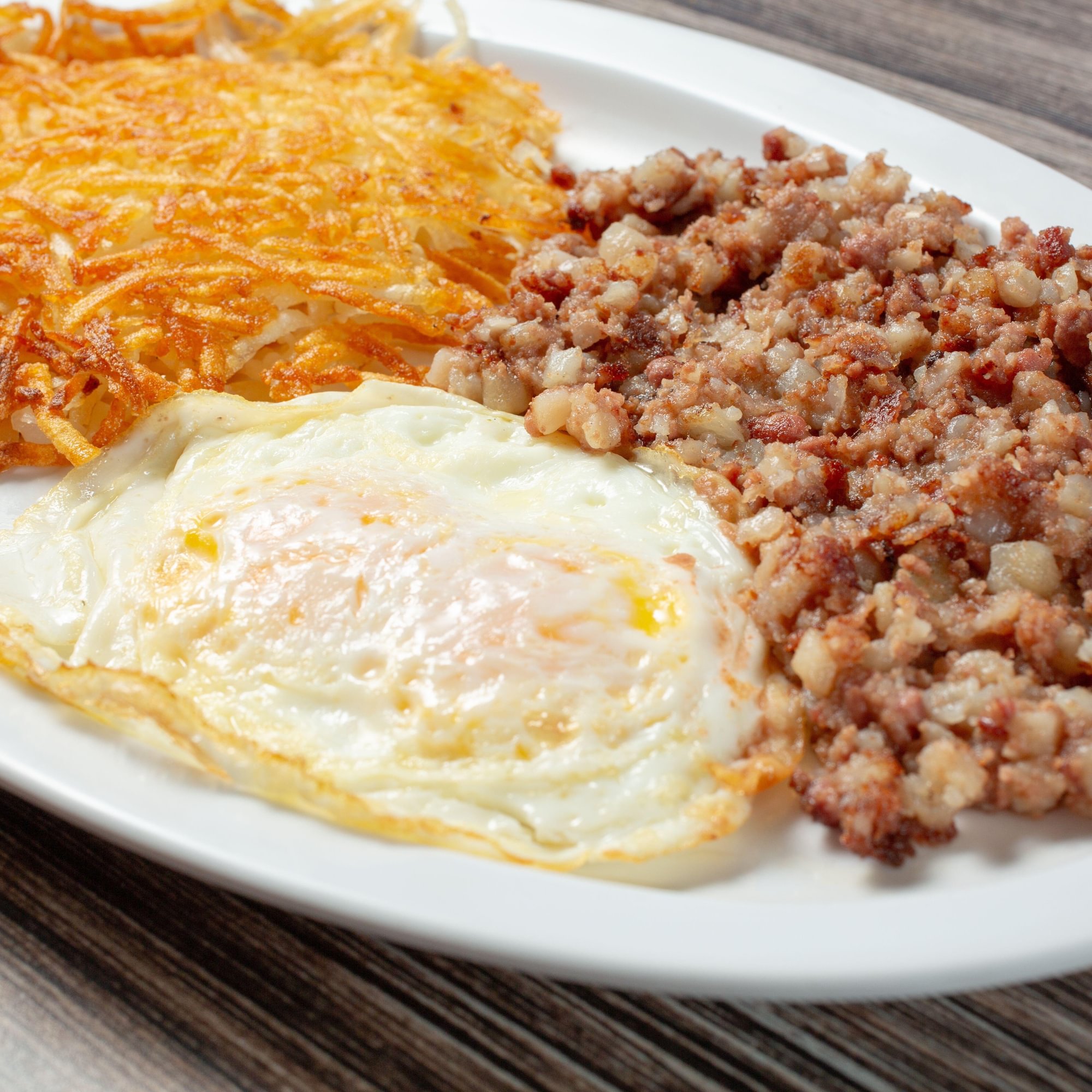 corned beef hash & eggs