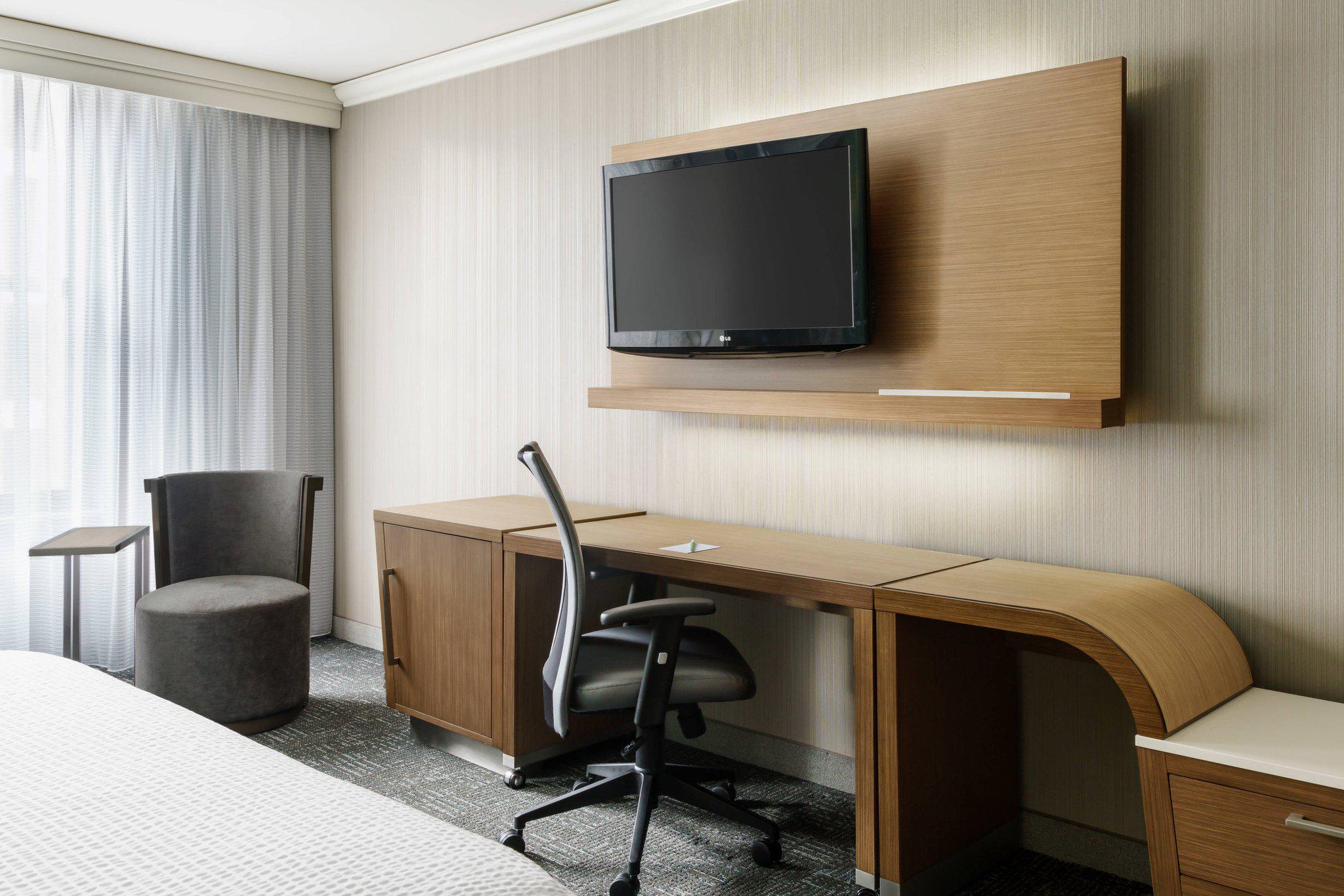 Courtyard by Marriott Chicago Downtown/Magnificent Mile - OPEN Photo