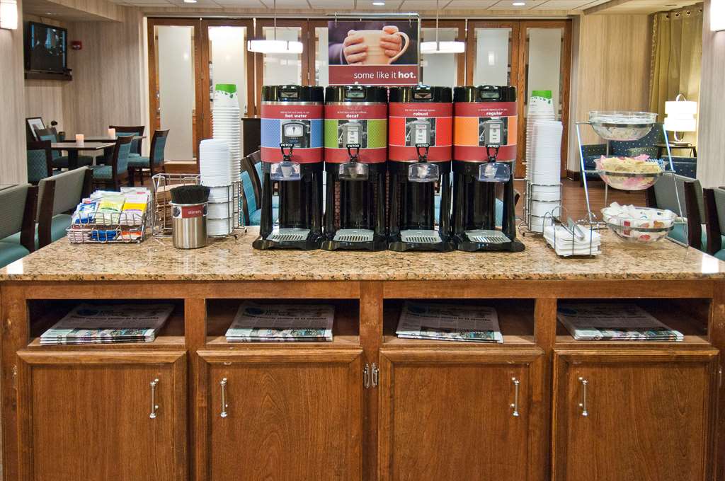 Hampton Inn Canton Image