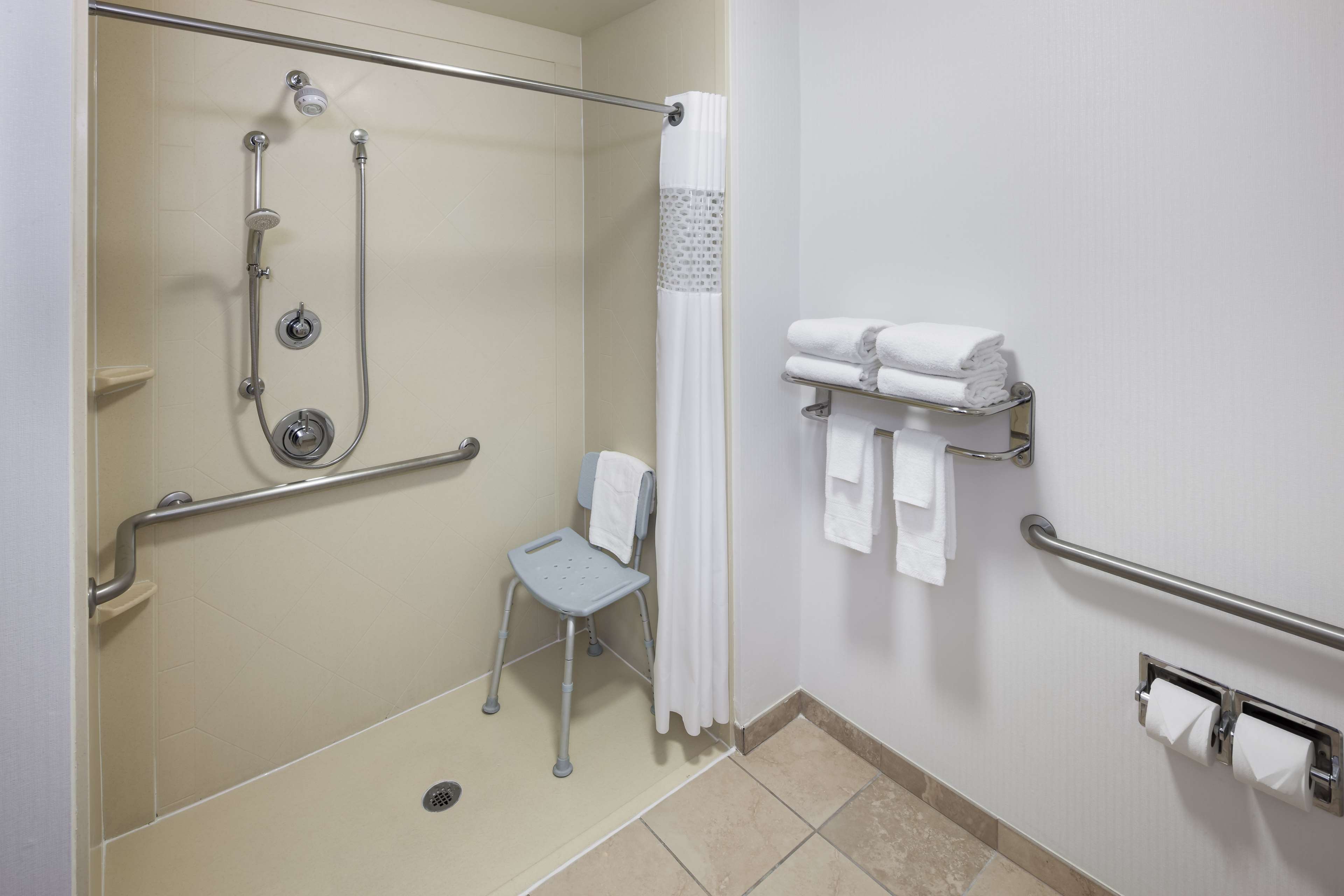 Guest room bath