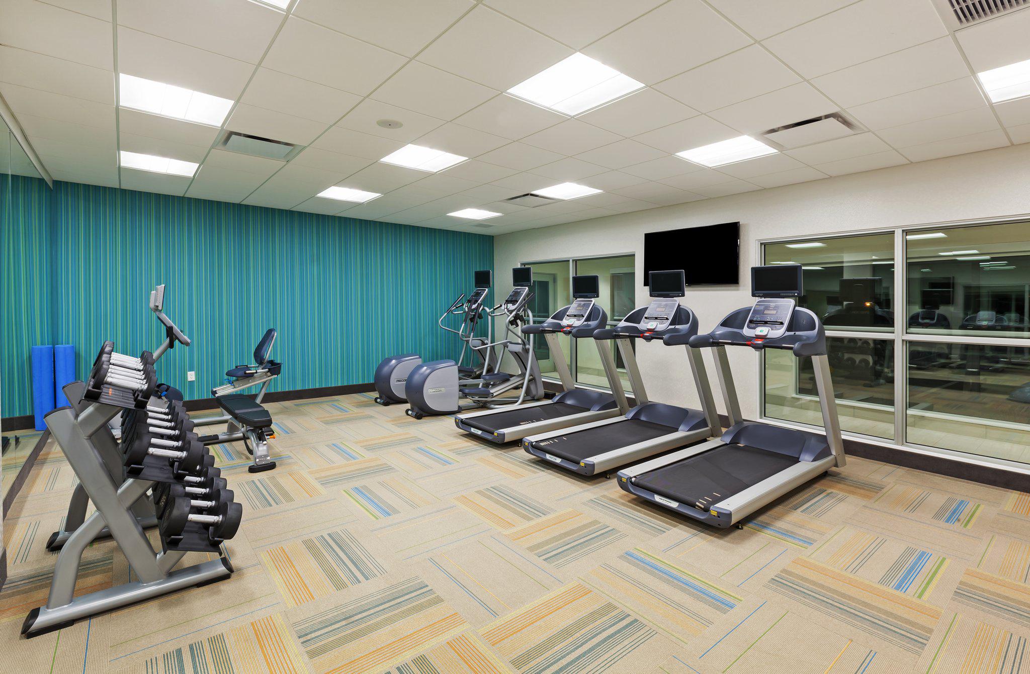 Holiday Inn Express & Suites Lenexa - Overland Park Area Photo