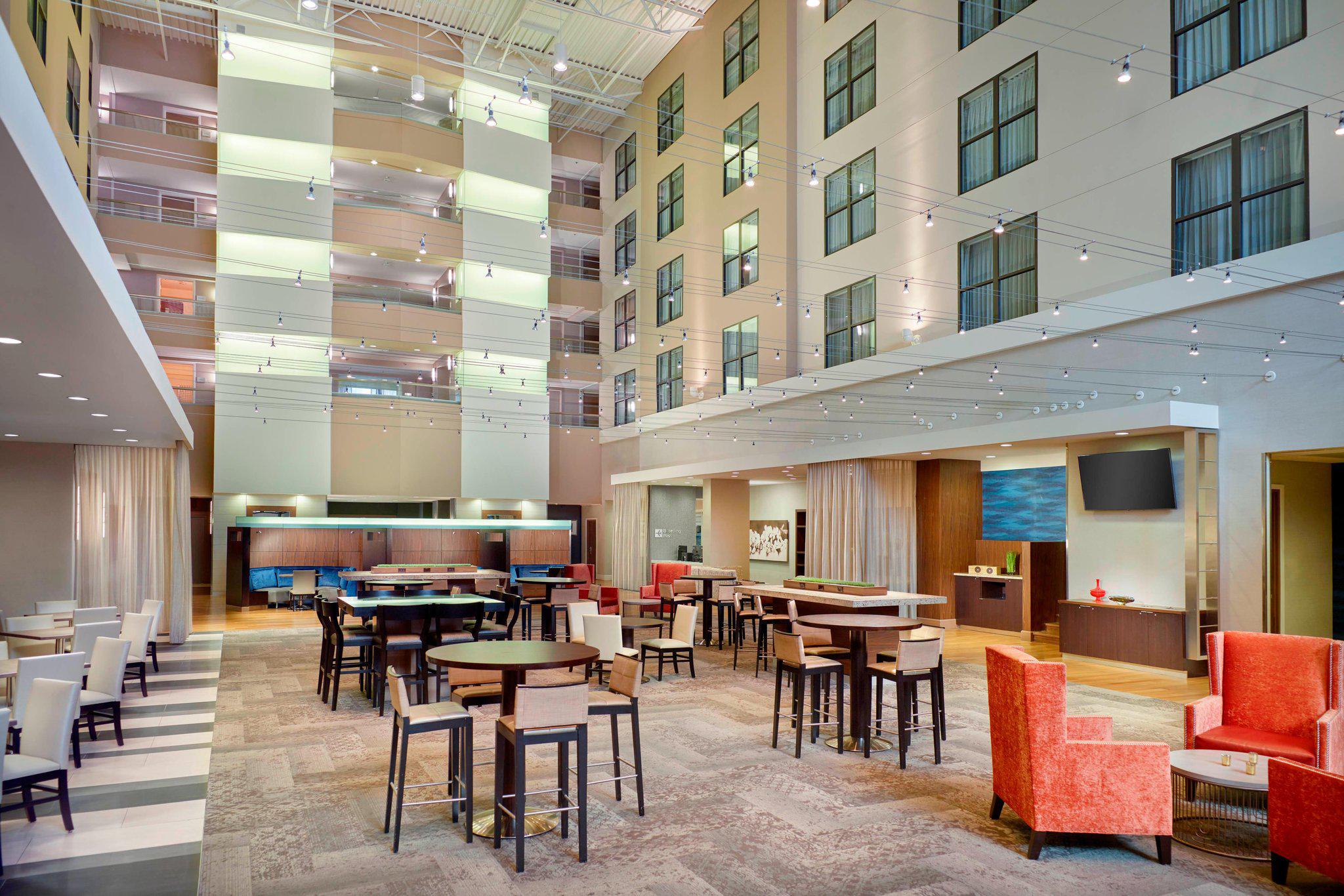 Courtyard by Marriott Atlanta Decatur Downtown/Emory Photo