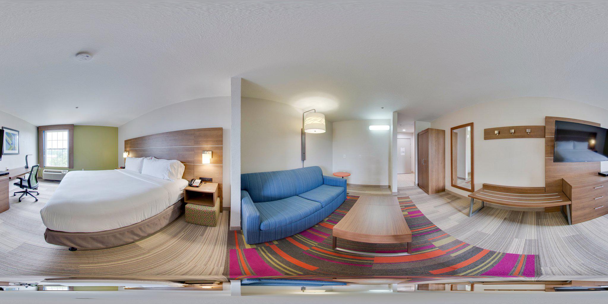 Holiday Inn Express & Suites Columbus Photo