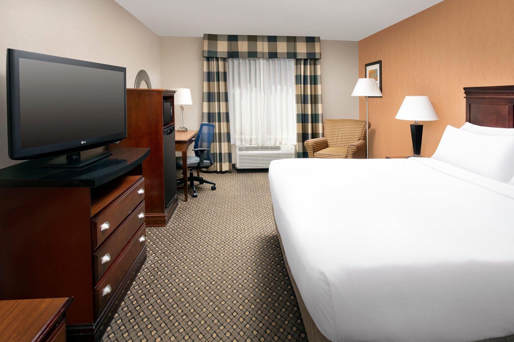 Holiday Inn Express & Suites Chambersburg Photo