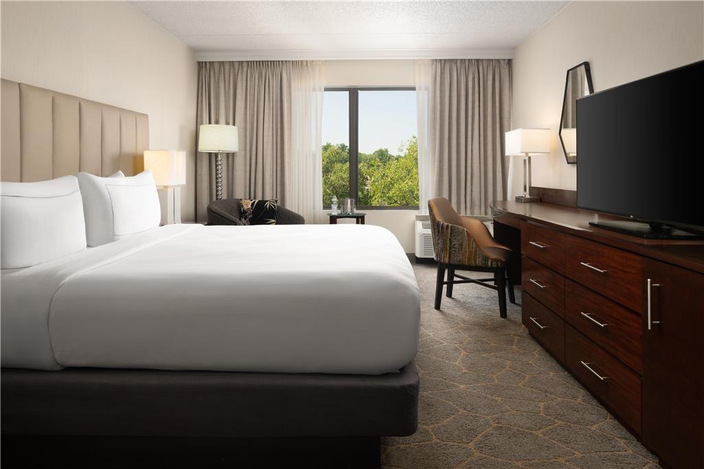 DoubleTree by Hilton Fairfield Hotel & Suites Image