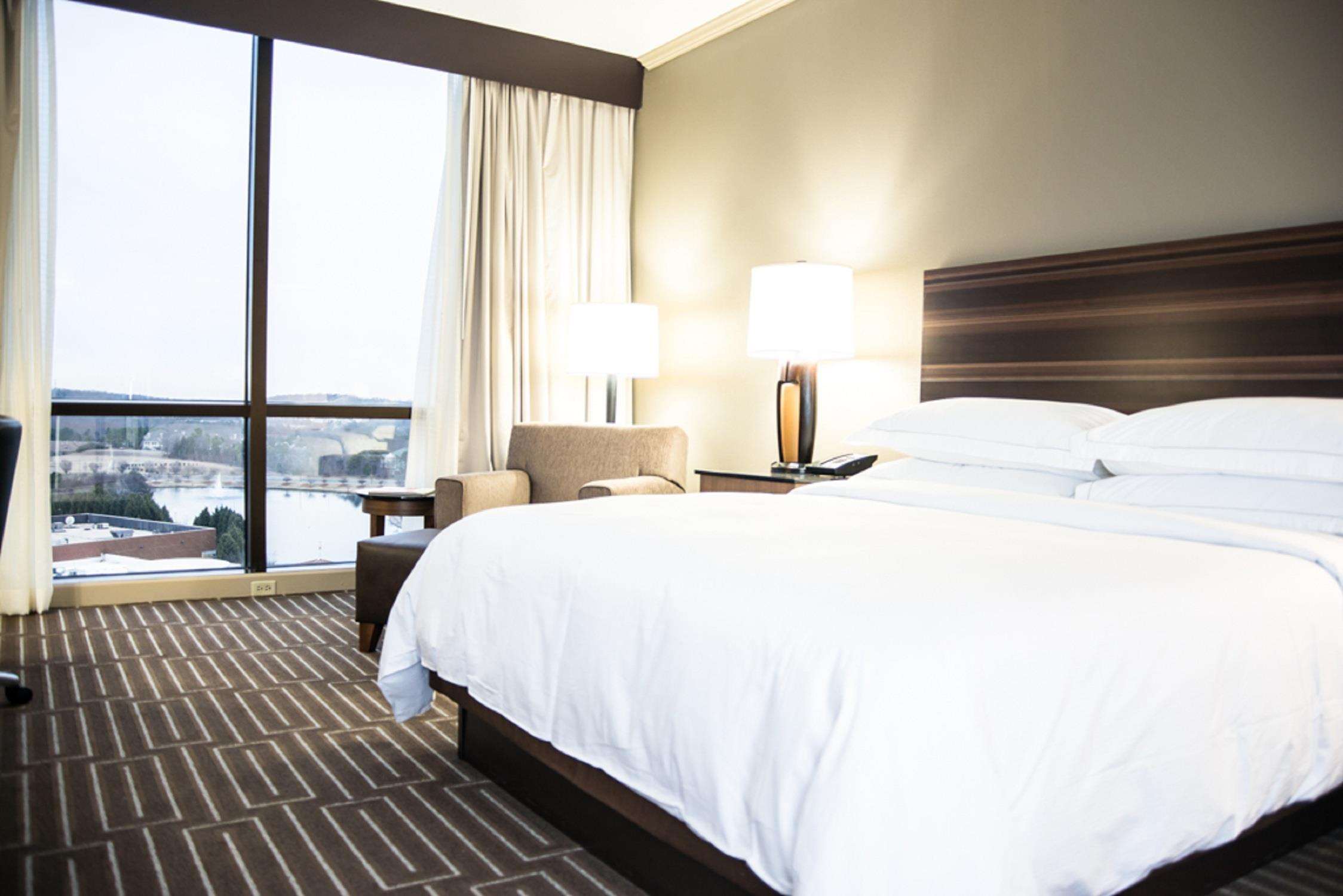 Hilton Charlotte University Place Photo