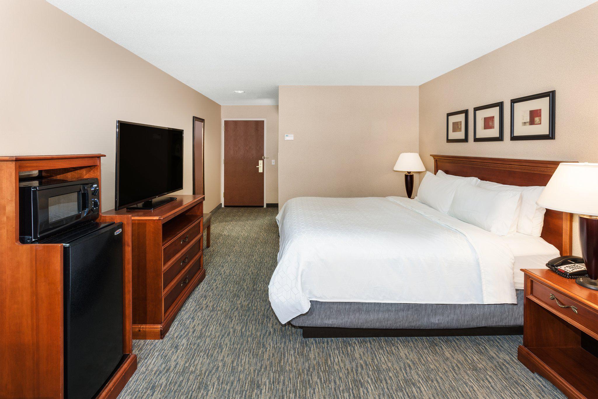 Holiday Inn Express & Suites Hampton South-Seabrook Photo