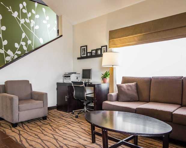 Images Sleep Inn & Suites Airport
