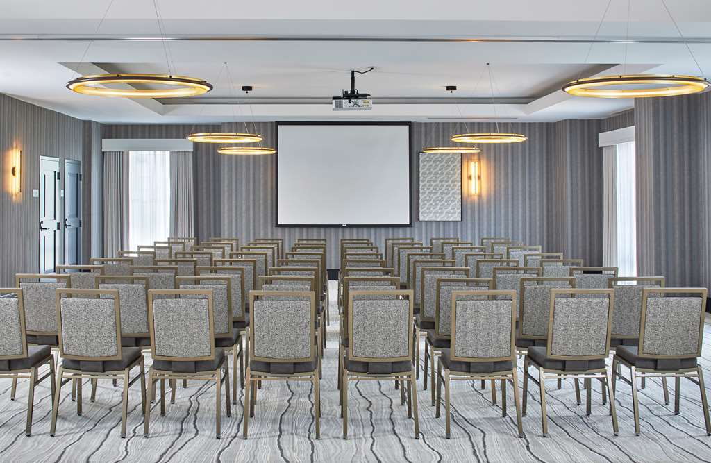 Cumberland House Knoxville, Tapestry Collection by Hilton Image