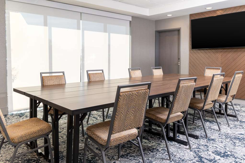 Hampton Inn & Suites Santa Rosa Sonoma Wine Country Image