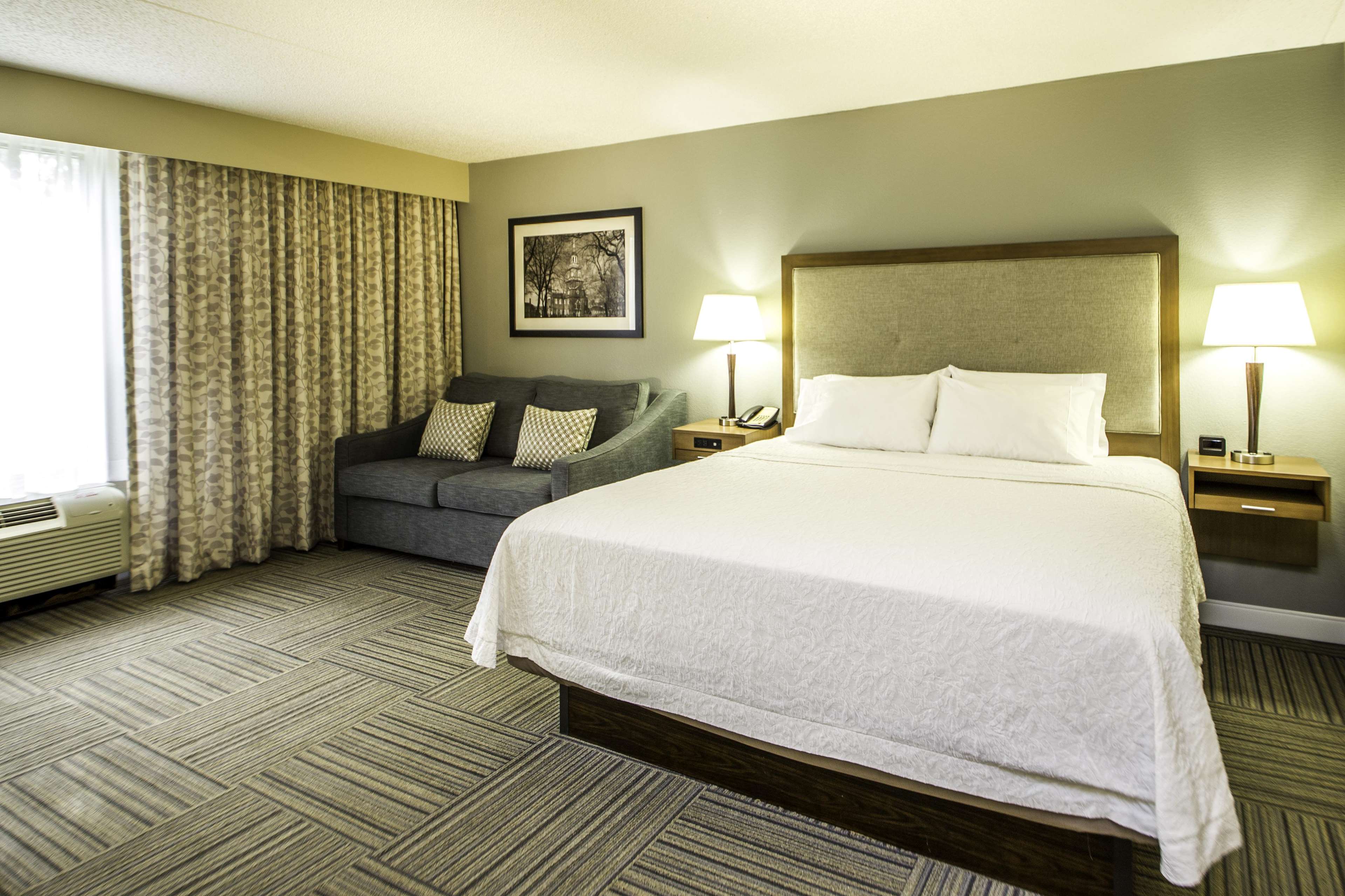 Hampton Inn Philadelphia-International Airport Photo