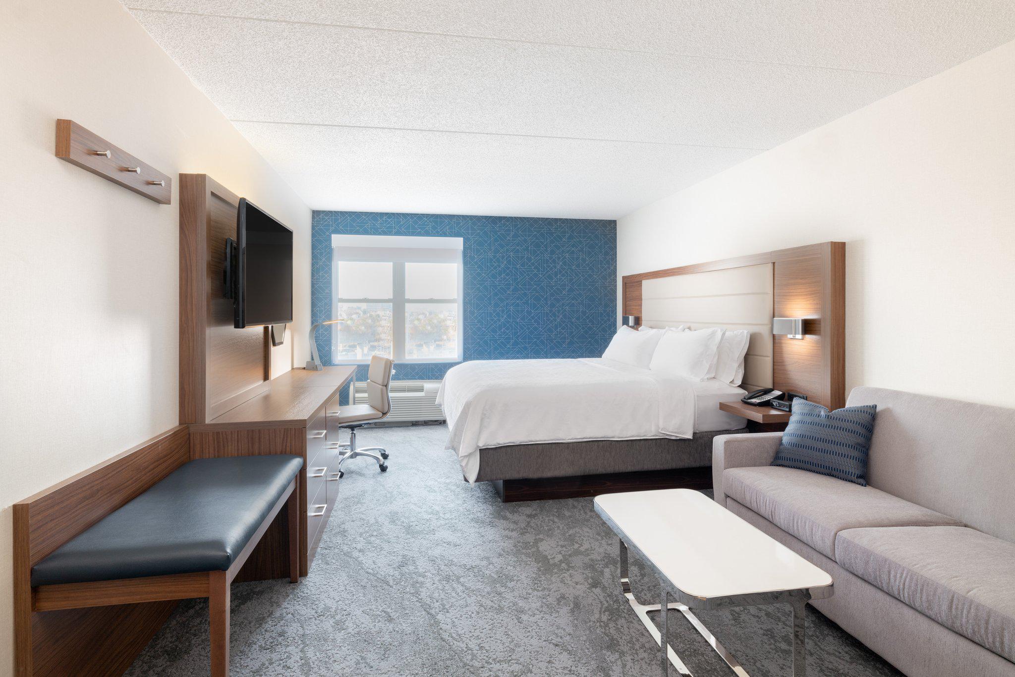 Holiday Inn Express & Suites Boston - Cambridge Photo