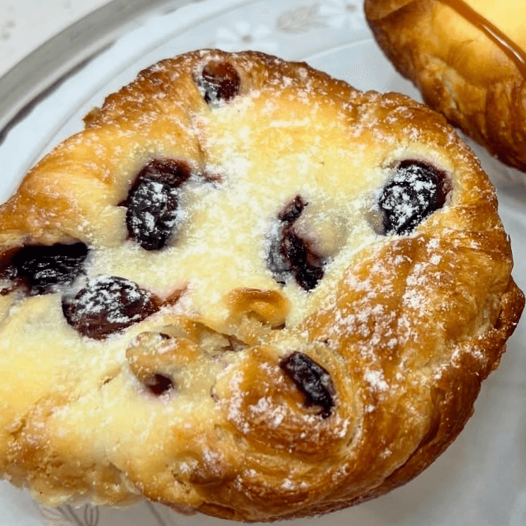 Blueberry Cheese Cruffin