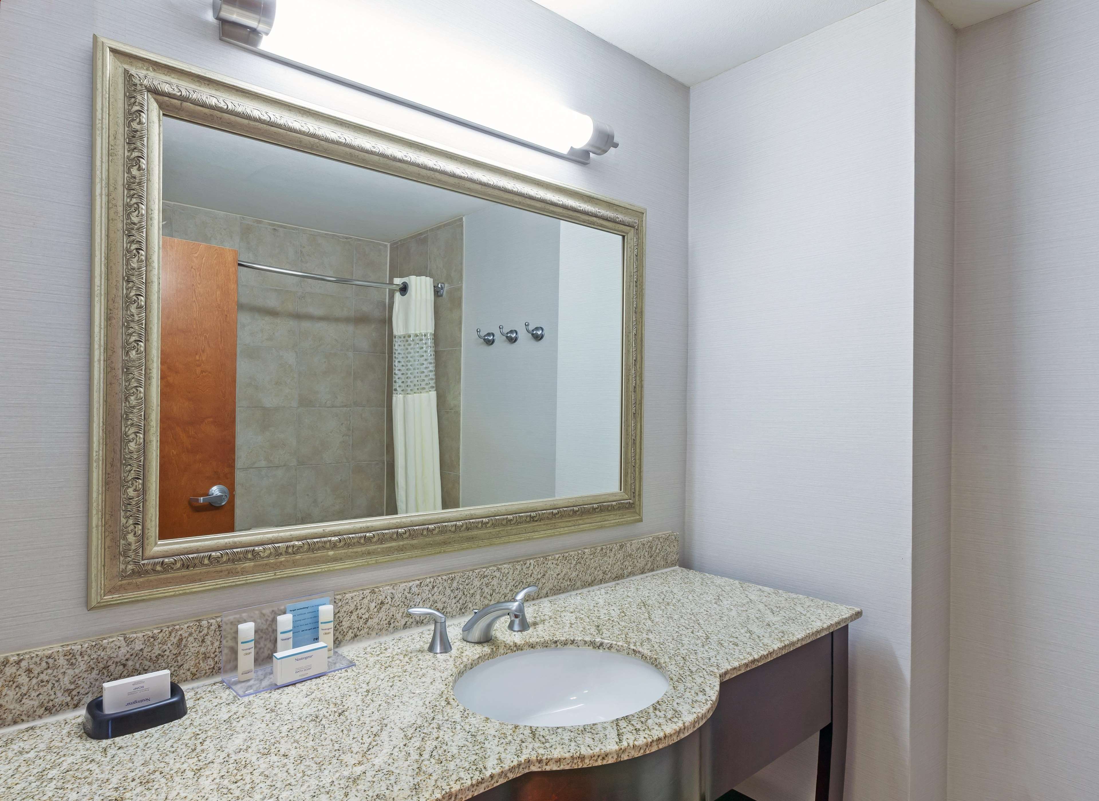 Hampton Inn & Suites Houston-Westchase Photo