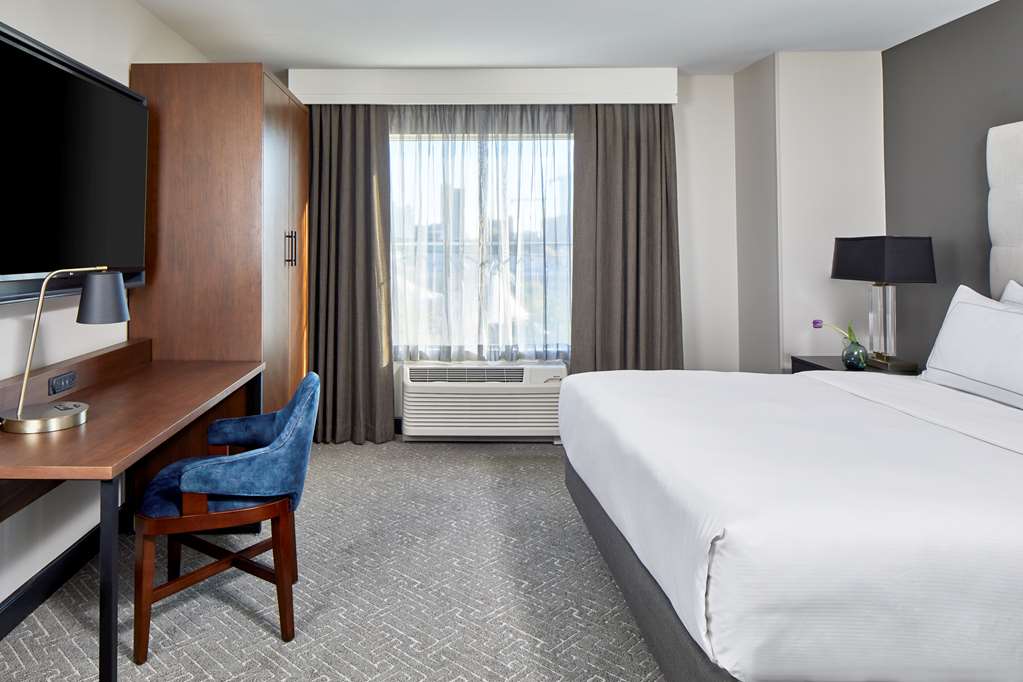 Cumberland House Knoxville, Tapestry Collection by Hilton Image