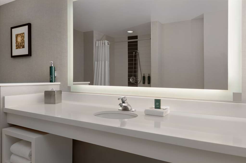 DoubleTree by Hilton Las Vegas East Flamingo Image