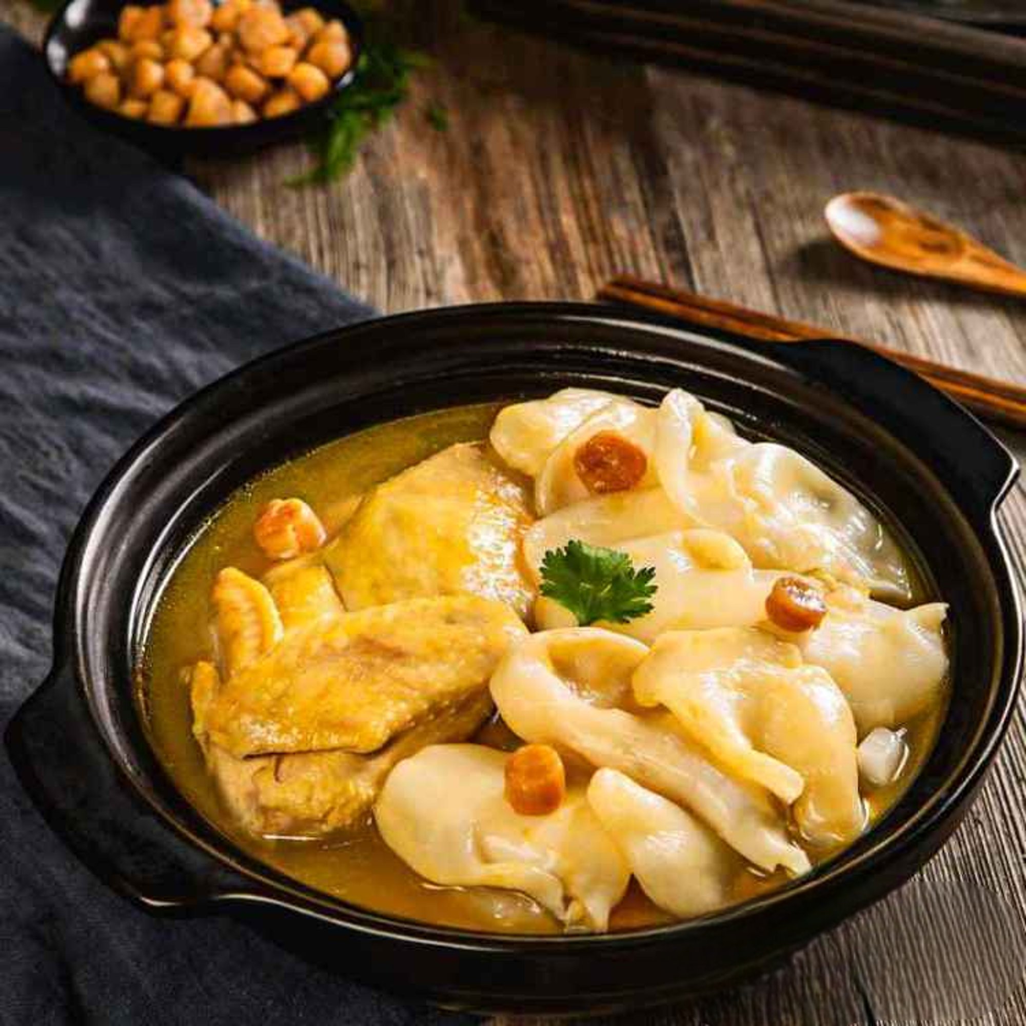 HS11. 花膠雞鍋/Chicken with Fish Maw Hot Pot