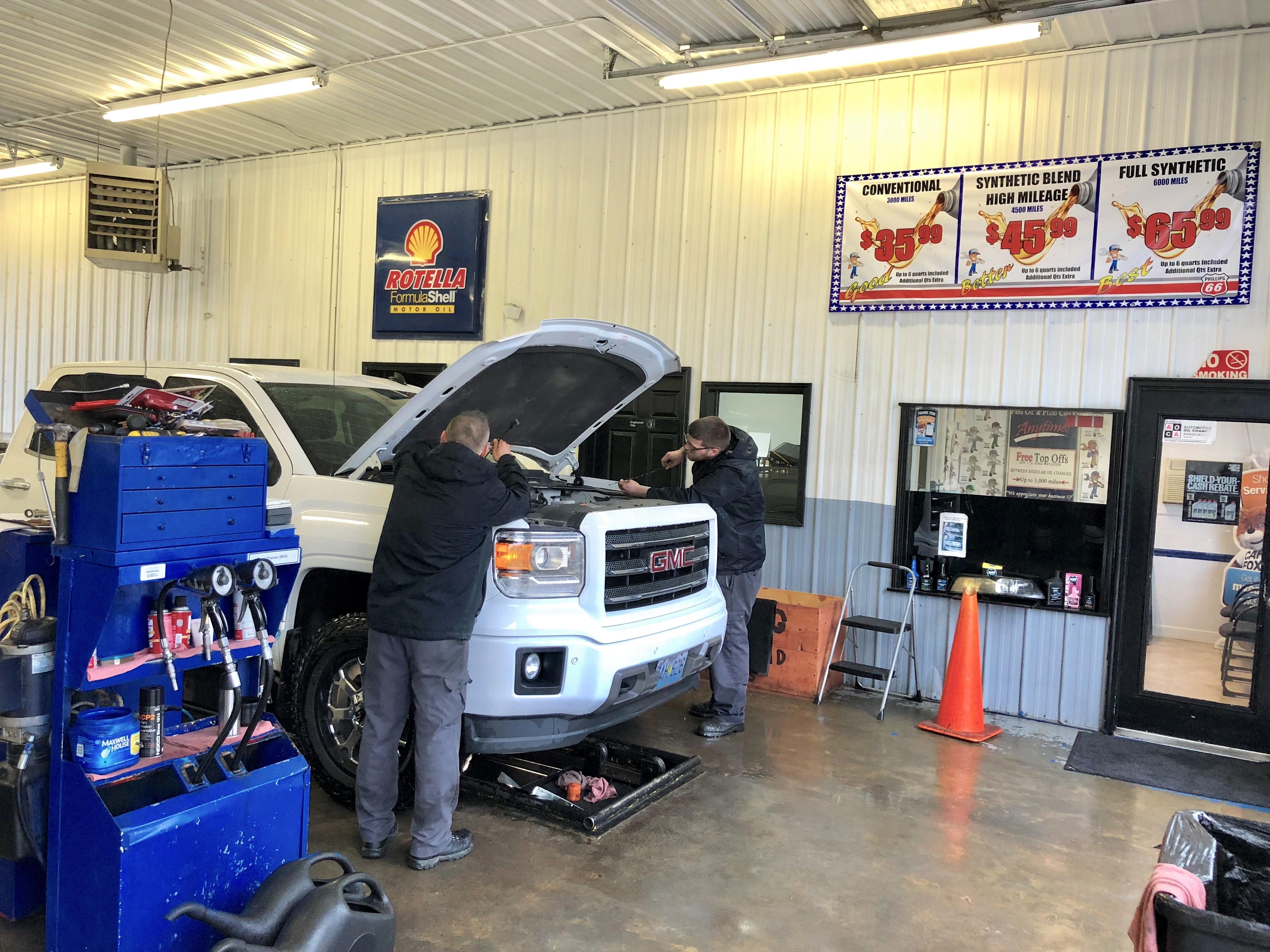 Charlie's Fast Lube Oil Change - Poplar Bluff,  MO Photo