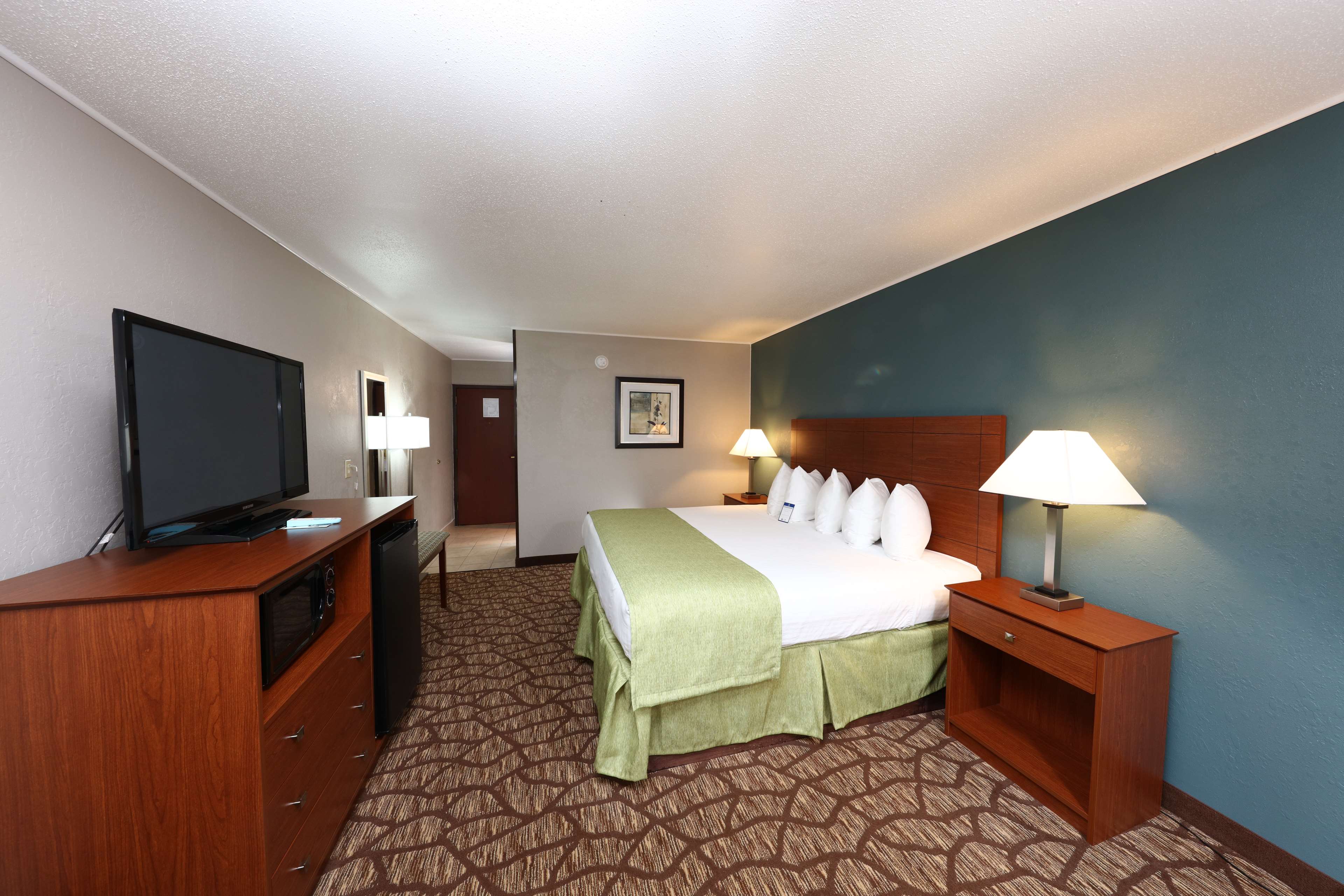 Best Western Hospitality Hotel & Suites Photo