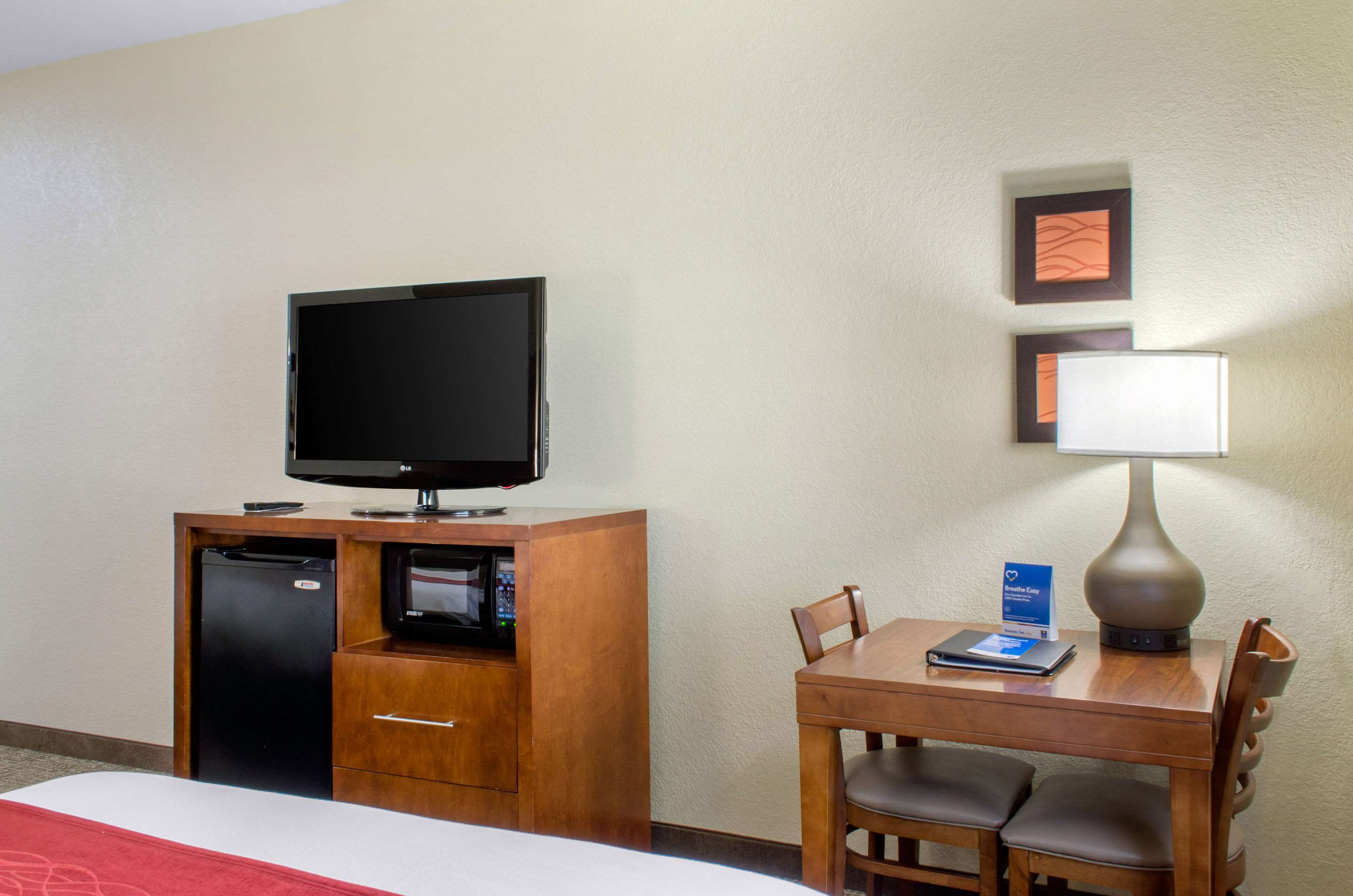 Comfort Inn & Suites Covington - Mandeville Photo