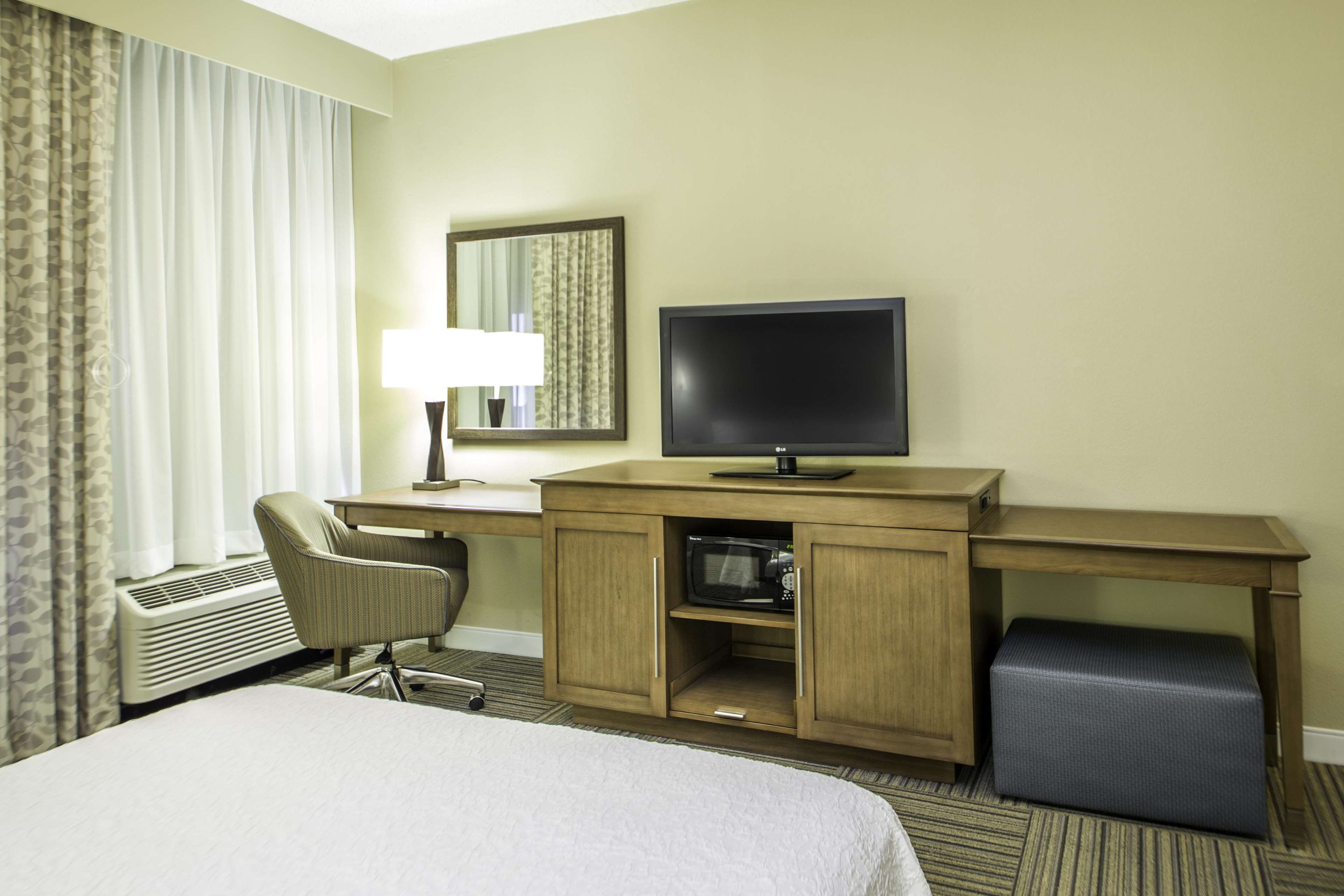 Hampton Inn Philadelphia-International Airport Photo