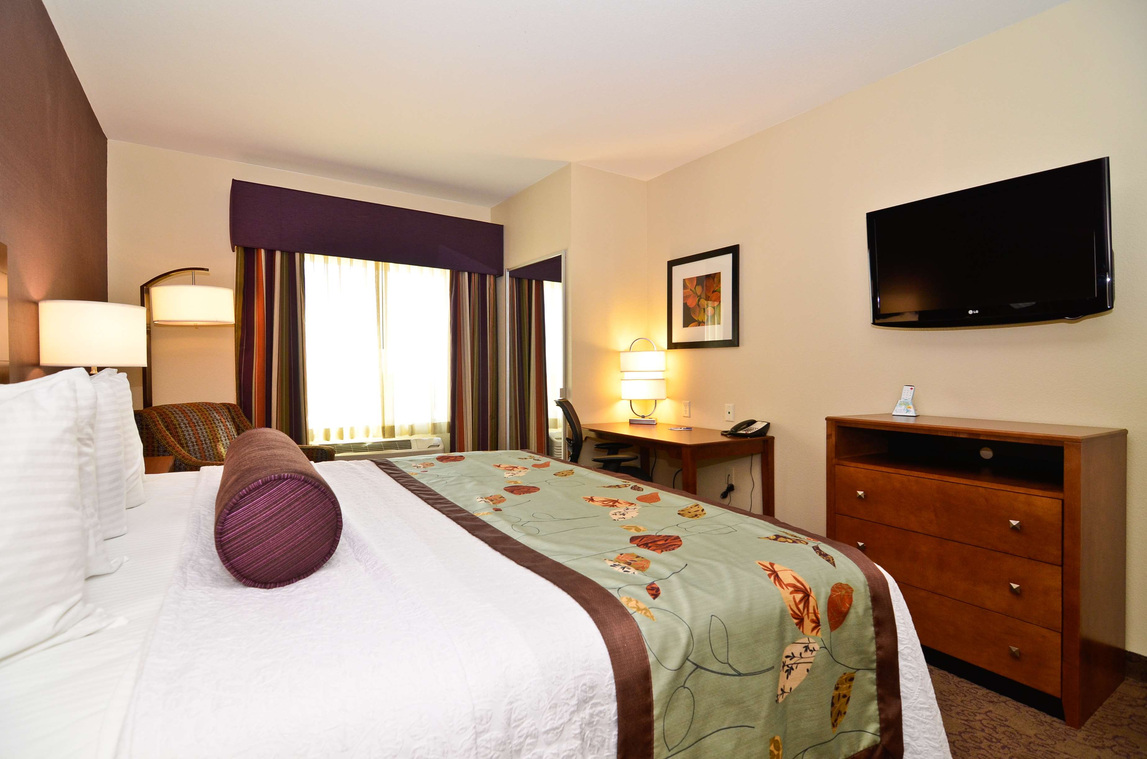 Best Western Plus Carousel Inn & Suites Photo