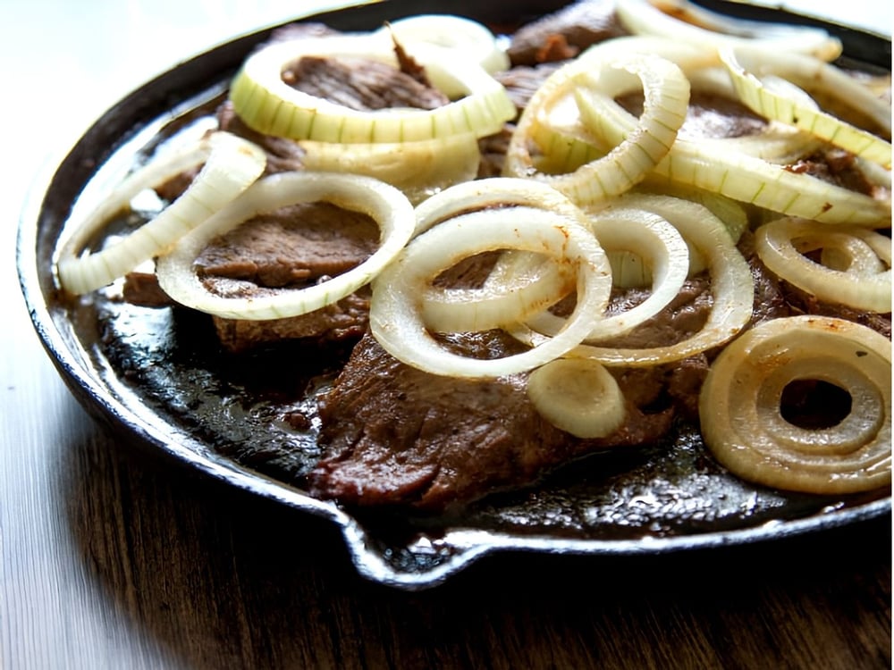 Bistec Encebollado