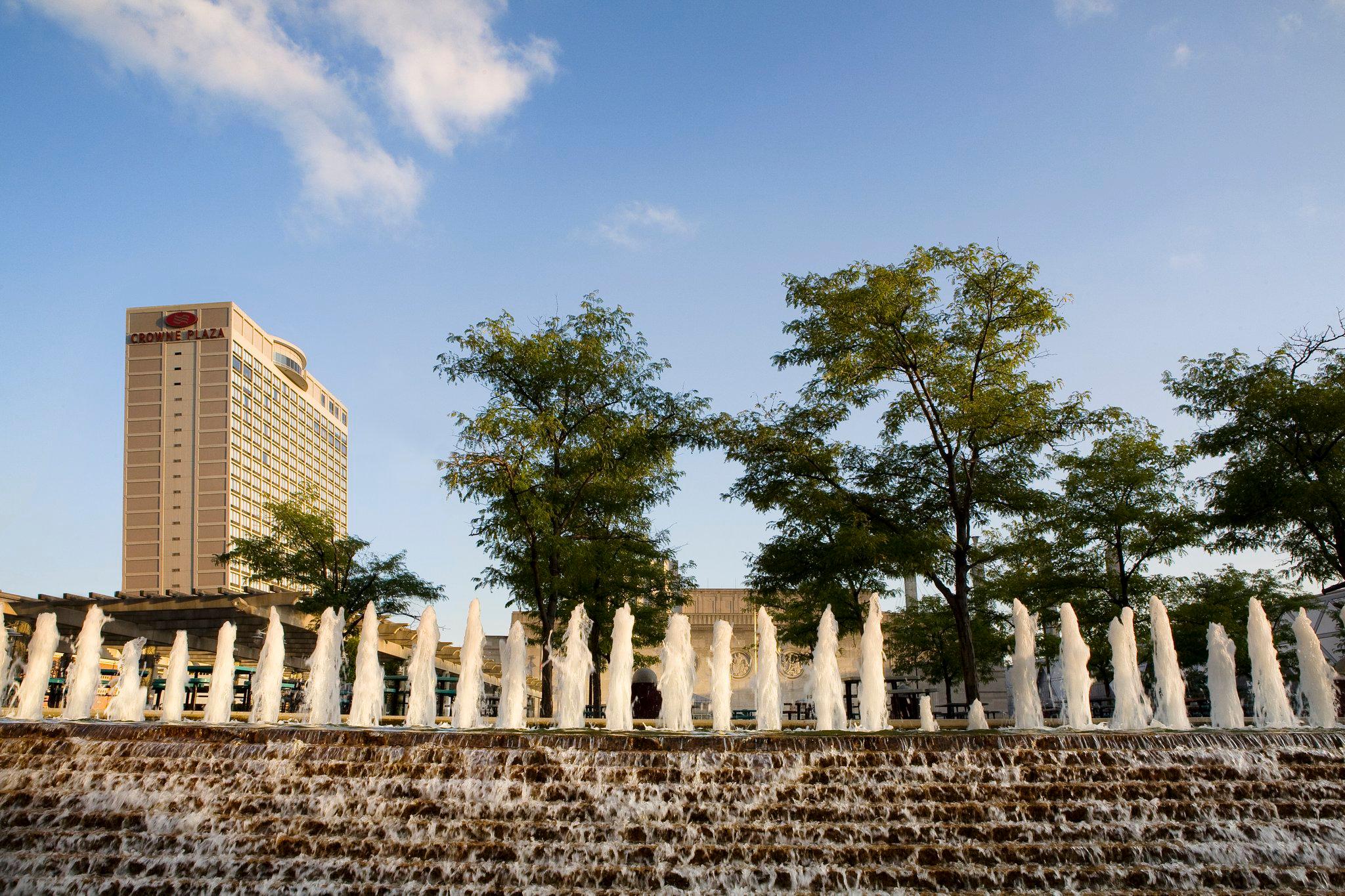 Crowne Plaza Kansas City Downtown Photo