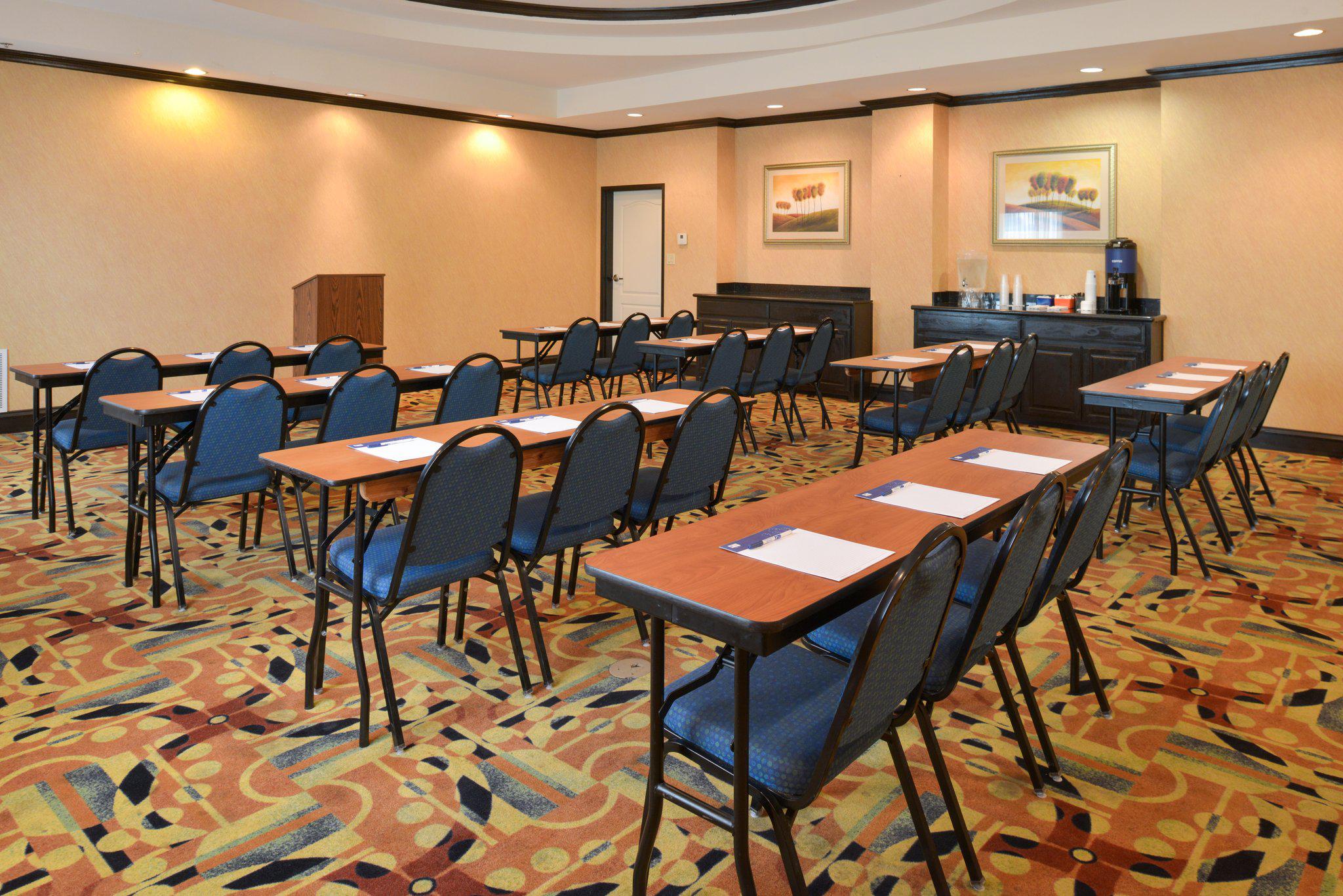 Holiday Inn Express & Suites Royse City - Rockwall Photo