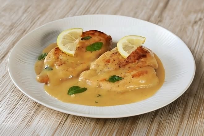Pechuga Al Limon O Ajillo / Grilled Chicken Breast Platter