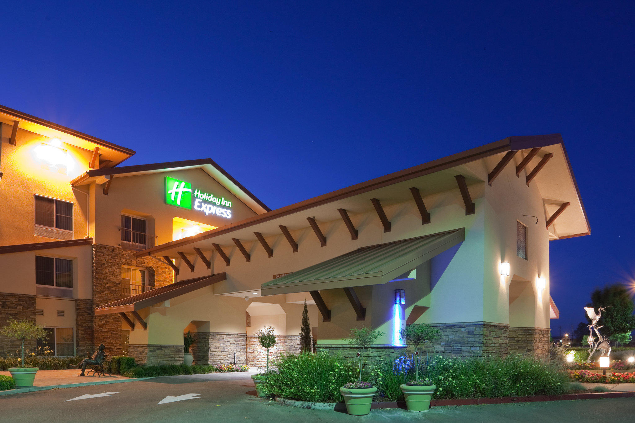 Holiday Inn Express & Suites Turlock-Hwy 99 Photo