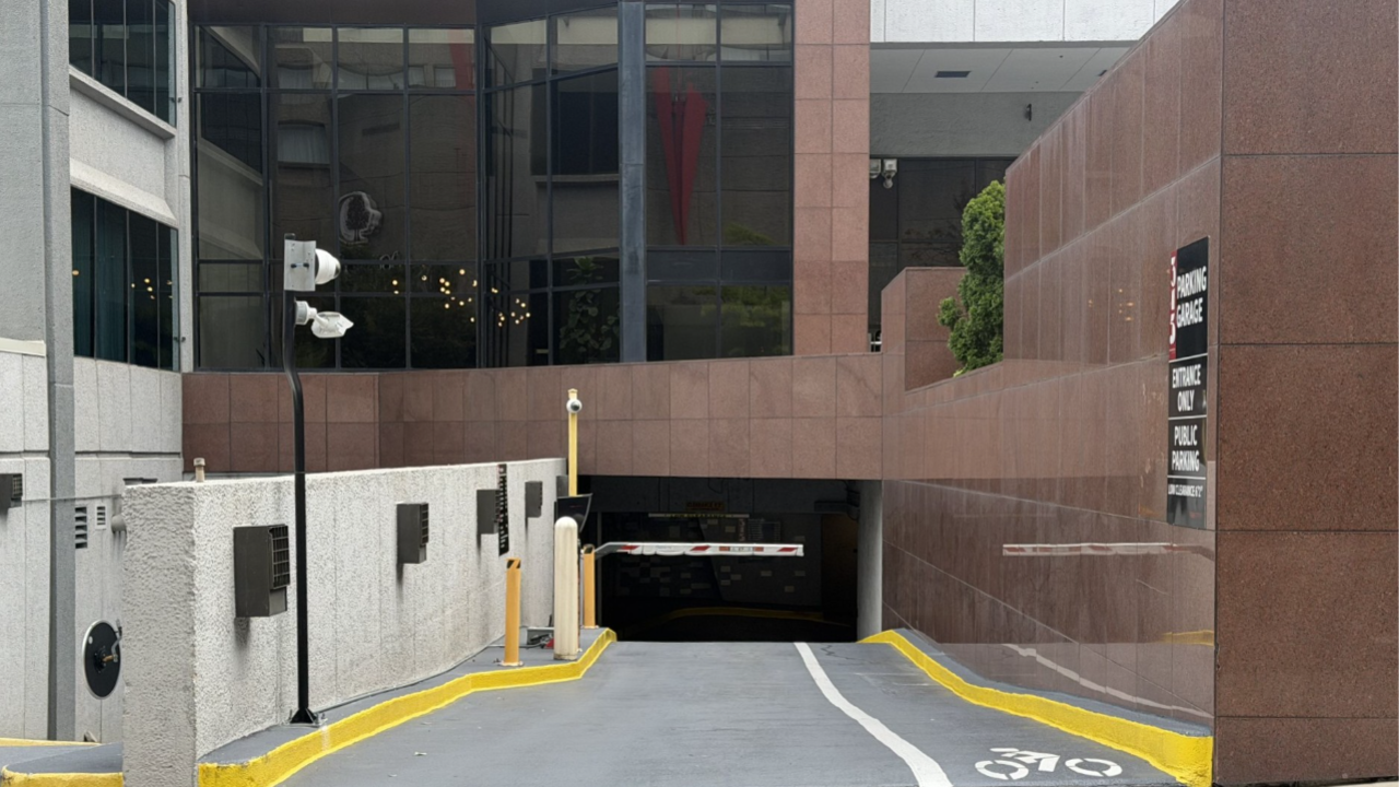 LAZ Parking - UBS Tower Garage