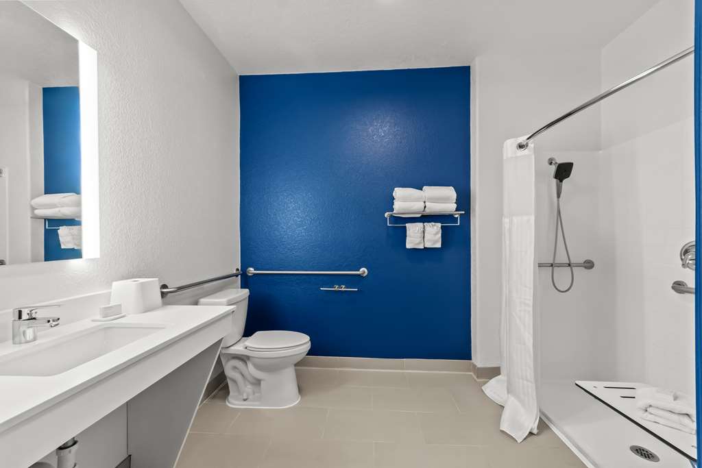 Spark by Hilton Selma Image